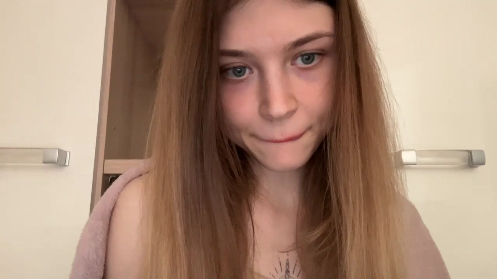 Gallery image thumbnail from Coconut_dream's myfreecams stream on, 05/21/2024, 08:25 image 8 of 20