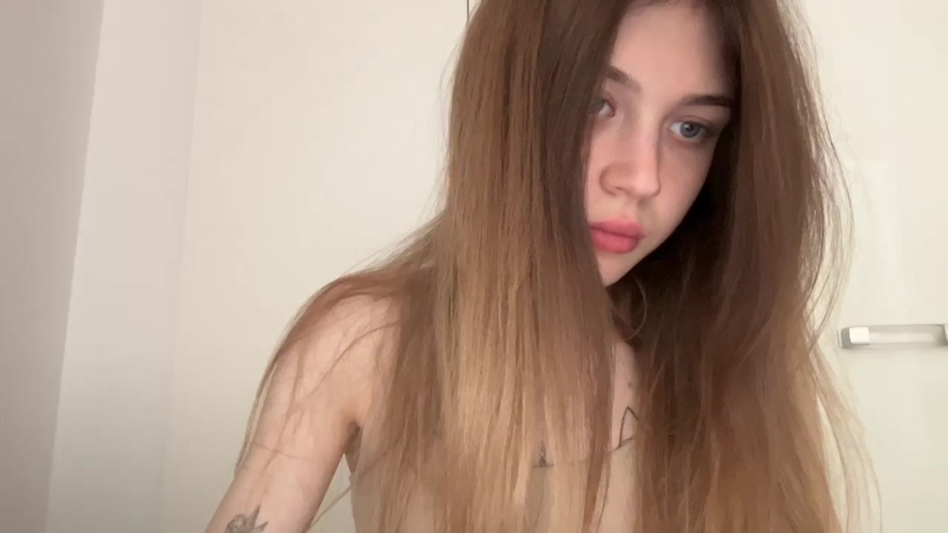 Gallery image thumbnail from Coconut_dream's myfreecams stream on, 05/25/2024, 09:43 image 1 of 20