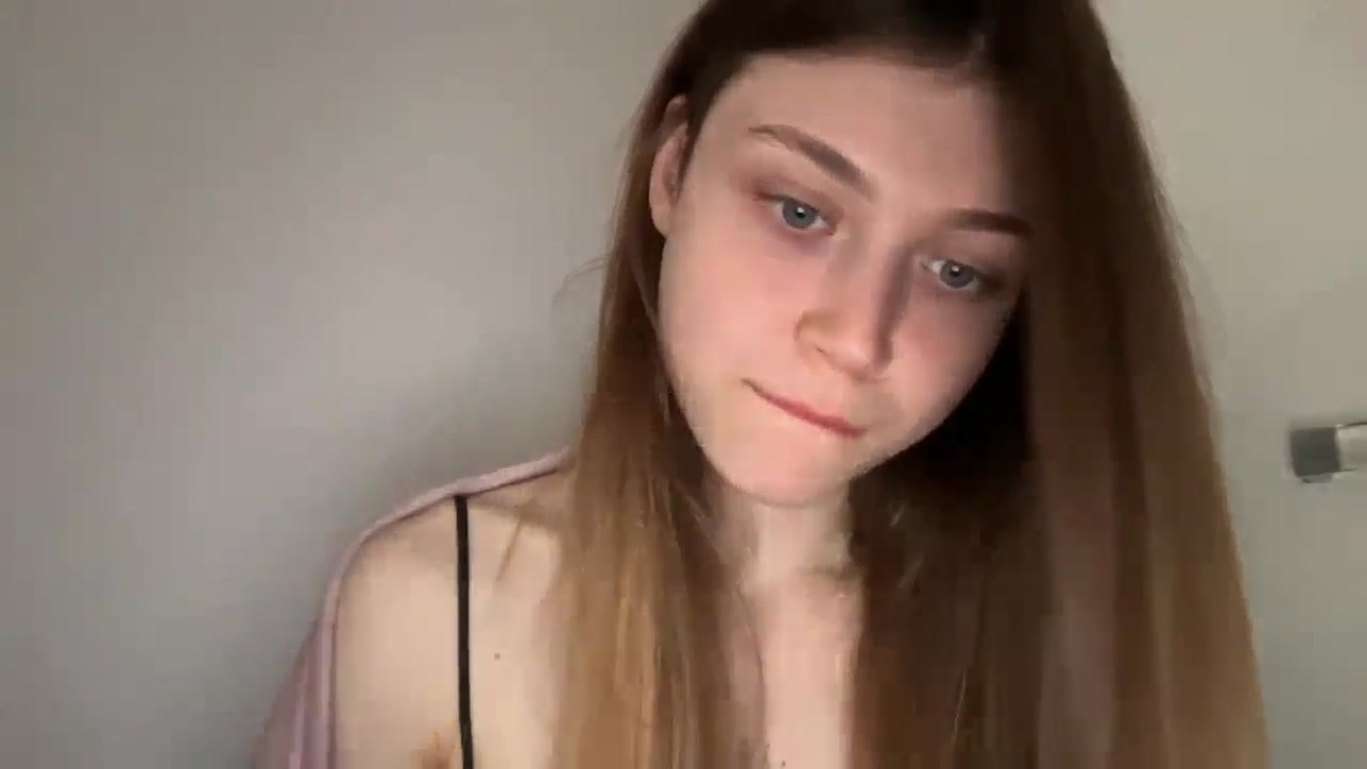 Gallery image thumbnail from Coconut_dream's myfreecams stream on, 05/27/2024, 07:53 image 8 of 20