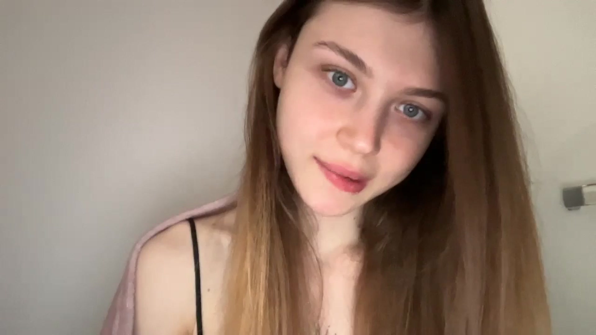 Gallery image thumbnail from Coconut_dream's myfreecams stream on, 05/27/2024, 07:53 image 4 of 20