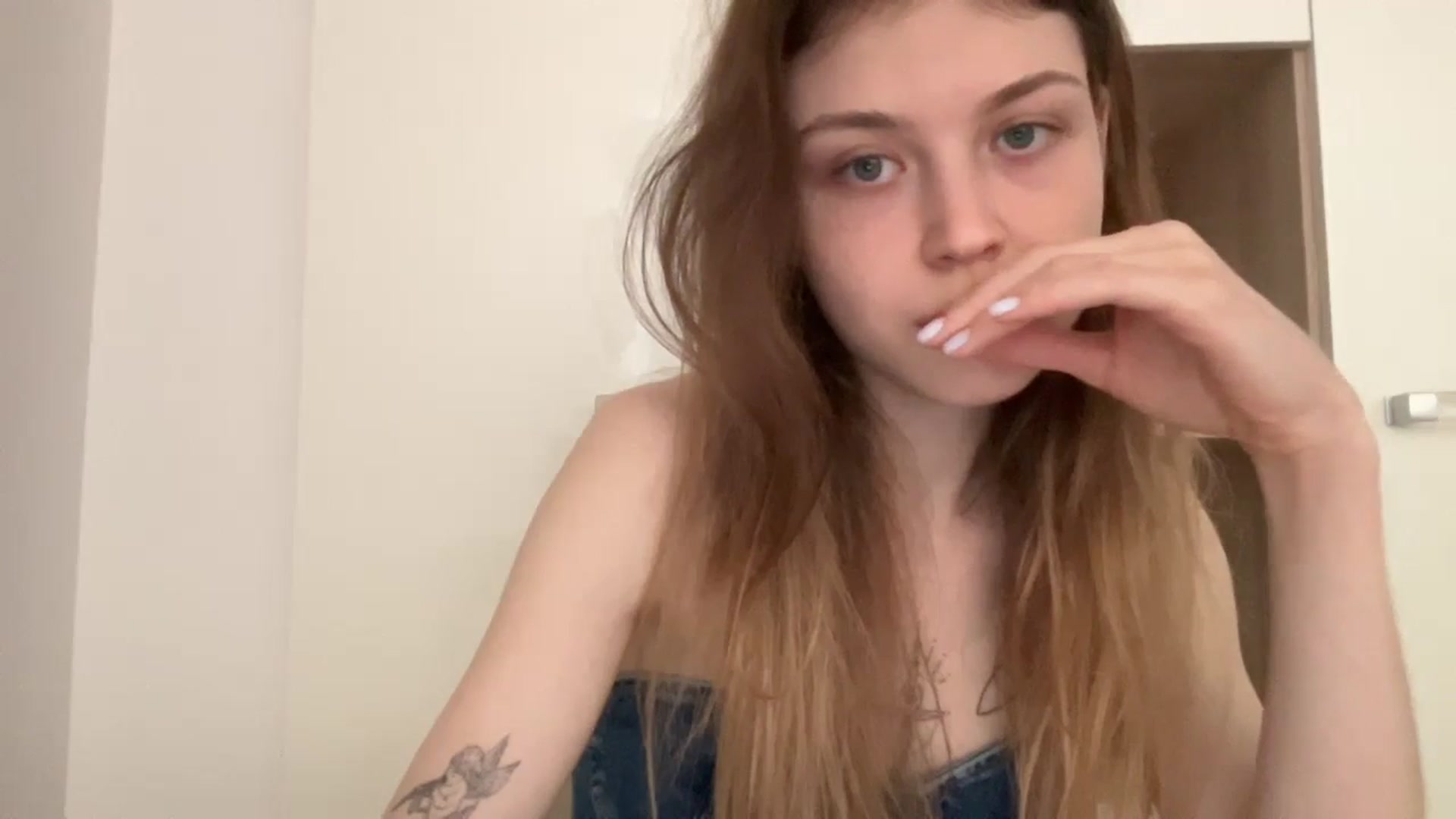 Gallery image thumbnail from Coconut_dream's myfreecams stream on, 05/29/2024, 10:01 image 13 of 20