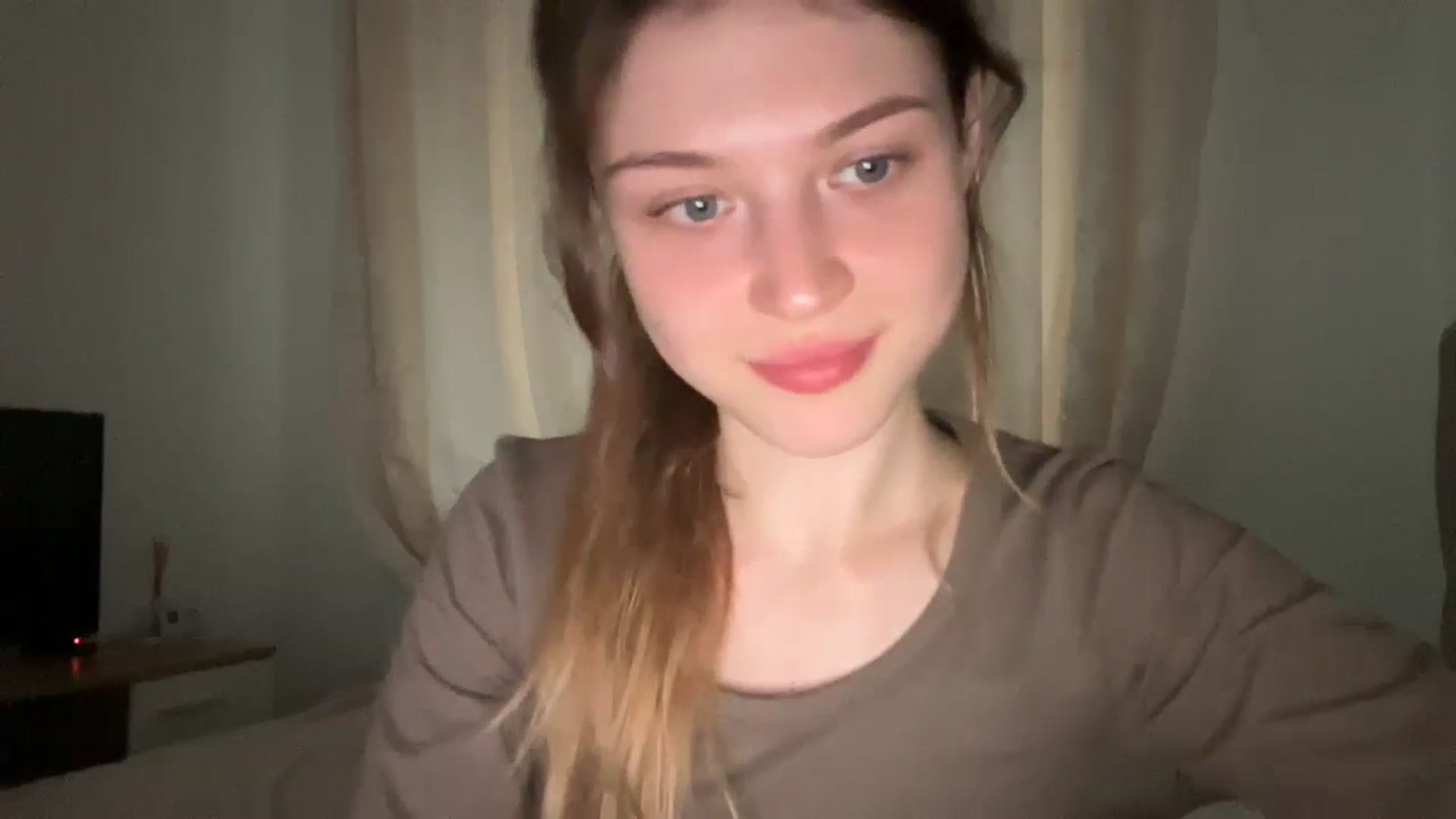 Gallery image thumbnail from Coconut_dream's myfreecams stream on, 06/03/2024, 16:31 image 7 of 20