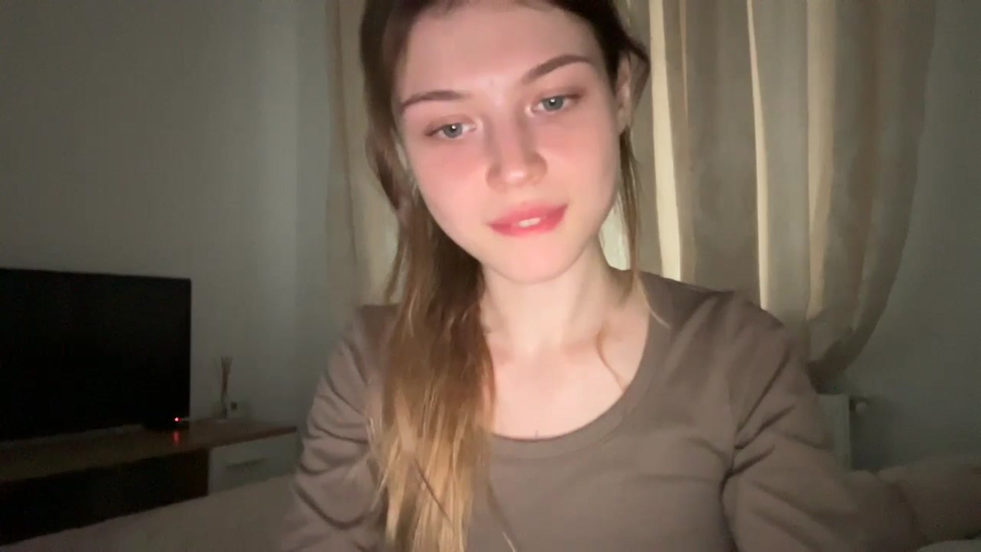 Gallery image thumbnail from Coconut_dream's myfreecams stream on, 06/03/2024, 16:31 image 6 of 20