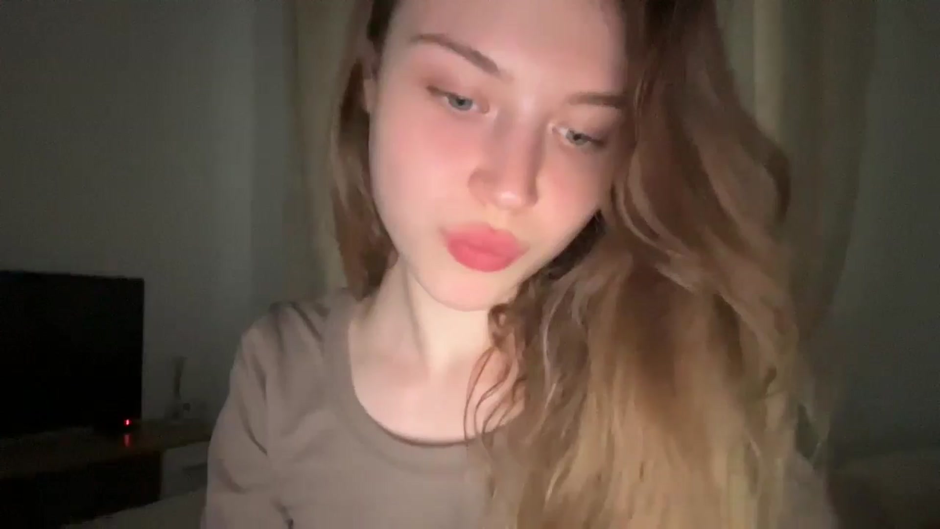Gallery image thumbnail from Coconut_dream's myfreecams stream on, 06/03/2024, 16:31 image 18 of 20