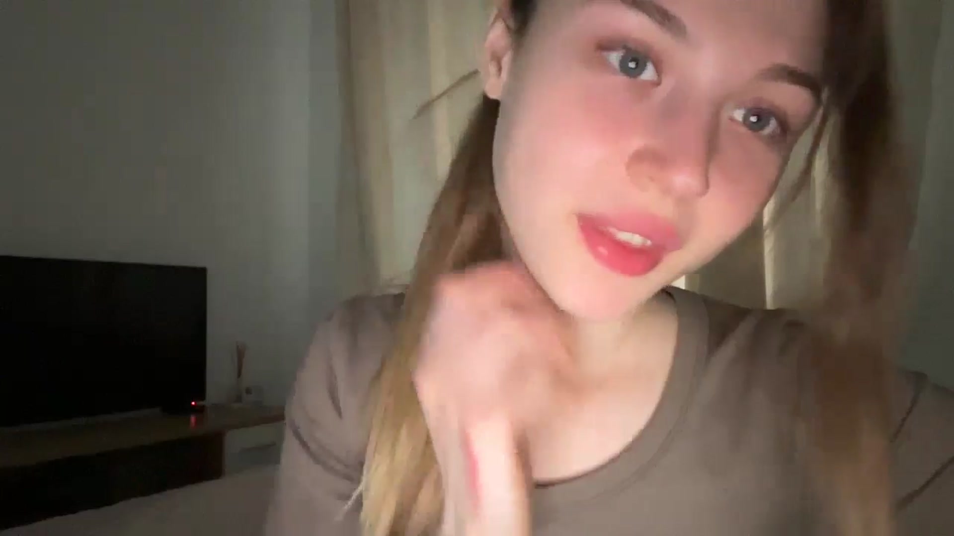 Gallery image thumbnail from Coconut_dream's myfreecams stream on, 06/03/2024, 16:31 image 2 of 20