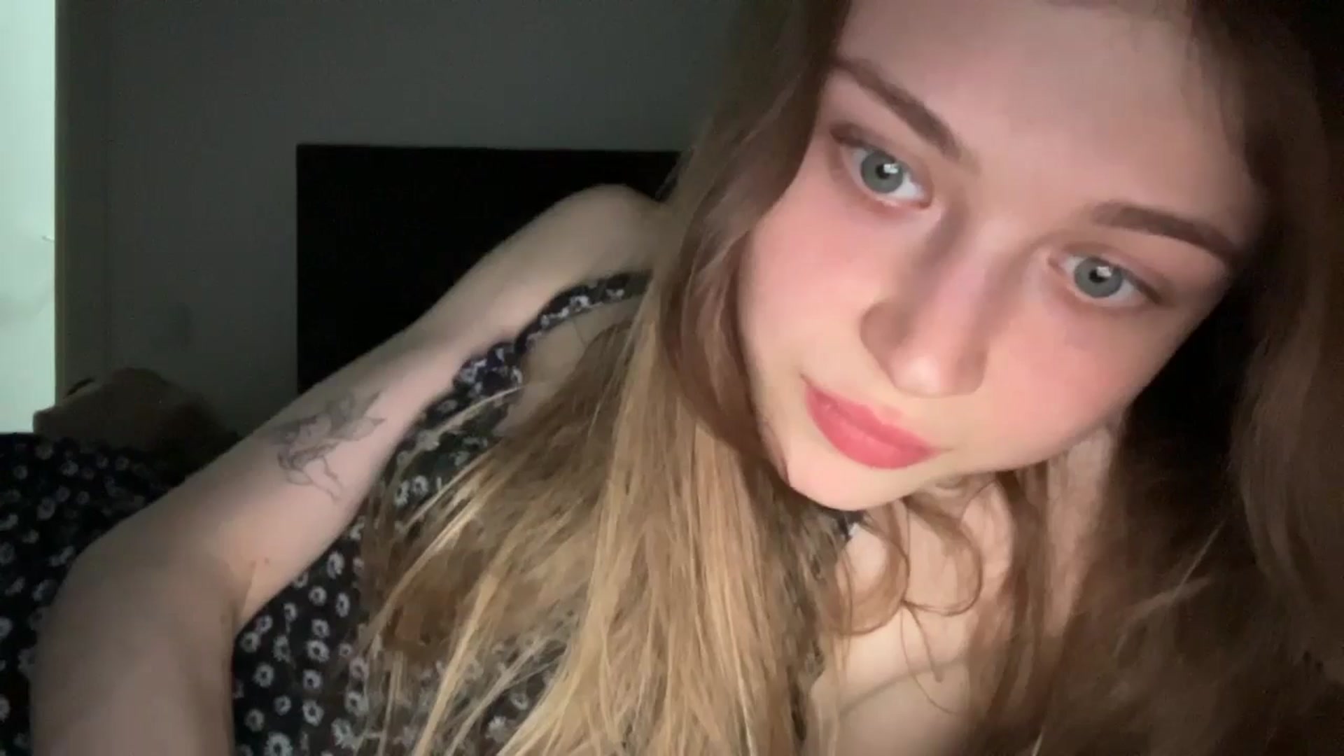 Gallery image thumbnail from Coconut_dream's myfreecams stream on, 06/03/2024, 18:46 image 9 of 20