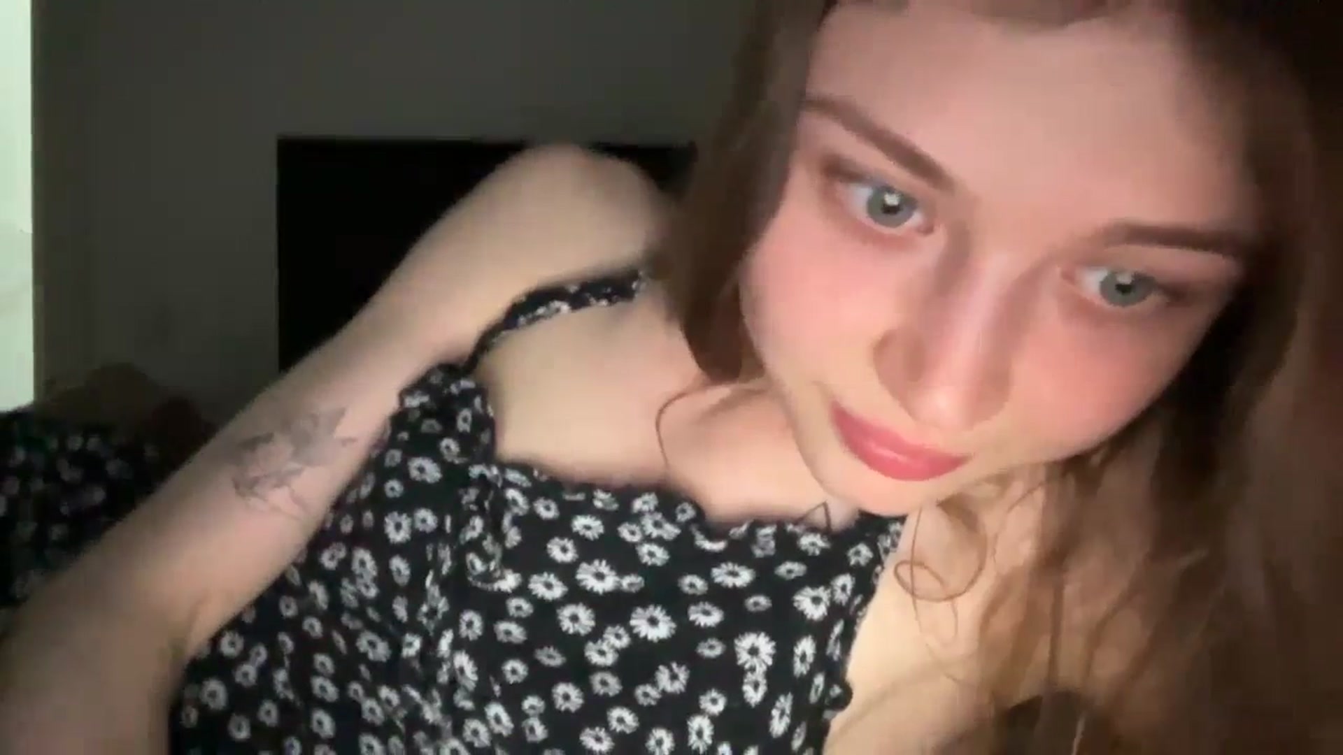 Gallery image thumbnail from Coconut_dream's myfreecams stream on, 06/03/2024, 18:46 image 12 of 20