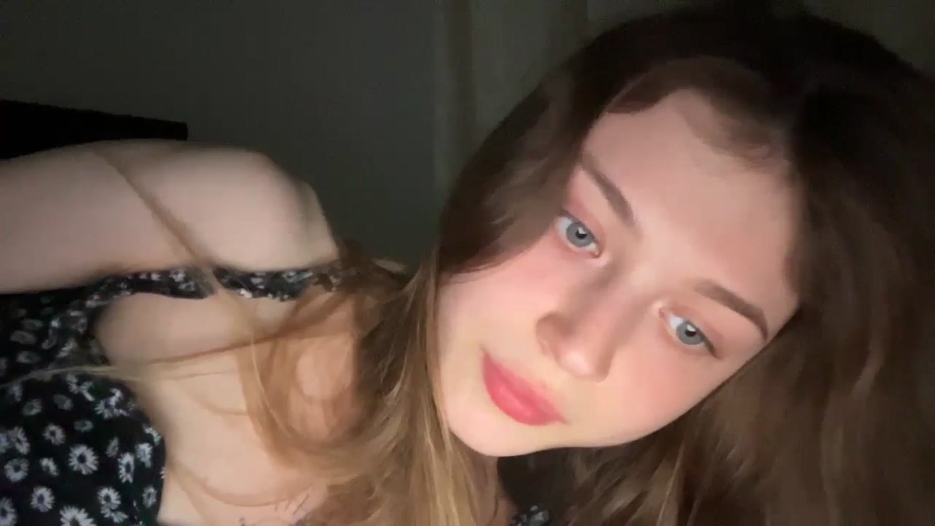 Gallery image thumbnail from Coconut_dream's myfreecams stream on, 06/03/2024, 18:46 image 5 of 20