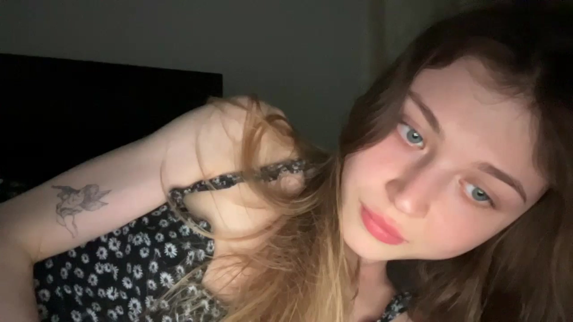Gallery image thumbnail from Coconut_dream's myfreecams stream on, 06/03/2024, 18:46 image 3 of 20