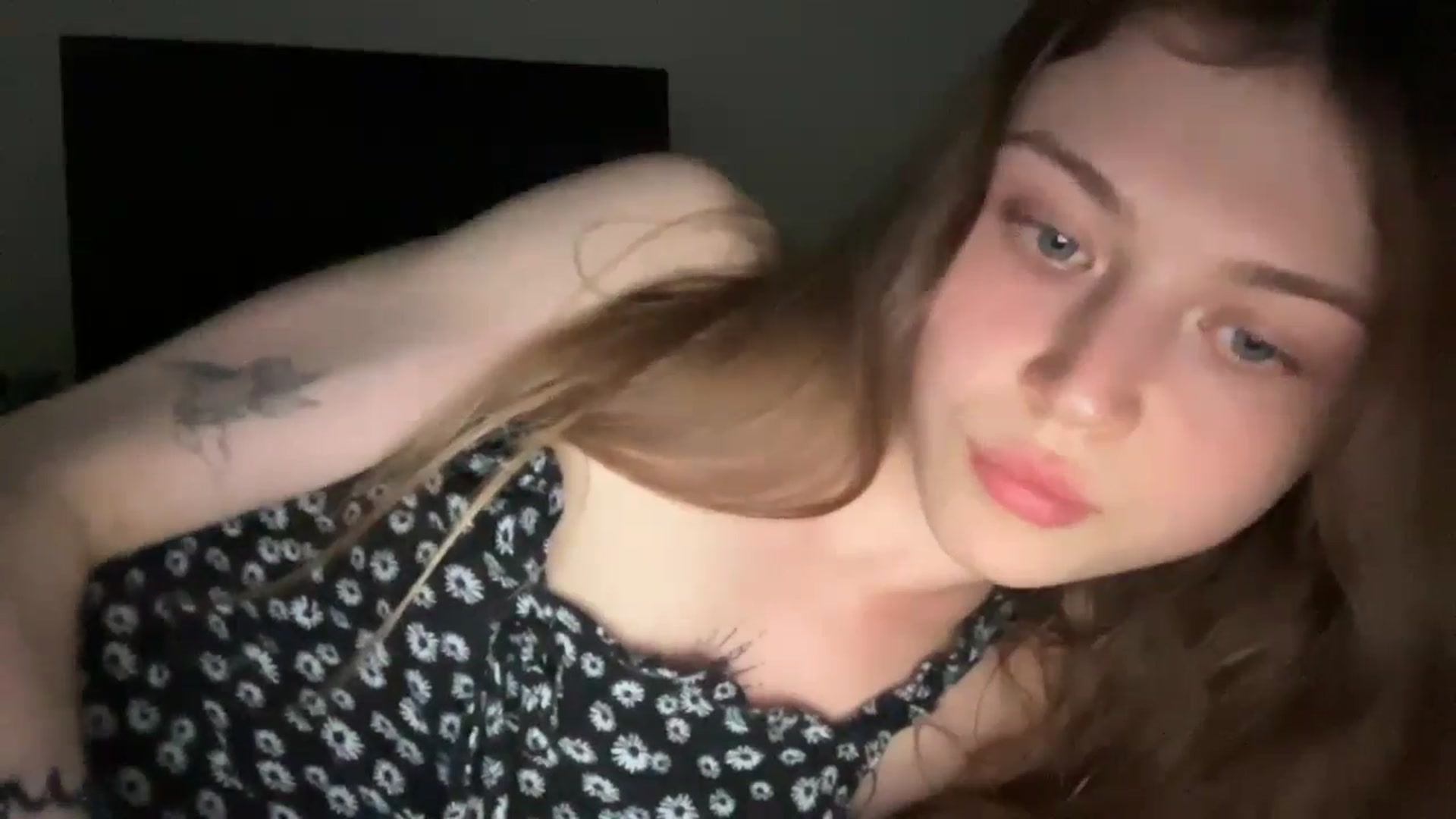 Gallery image thumbnail from Coconut_dream's myfreecams stream on, 06/03/2024, 18:46 image 16 of 20