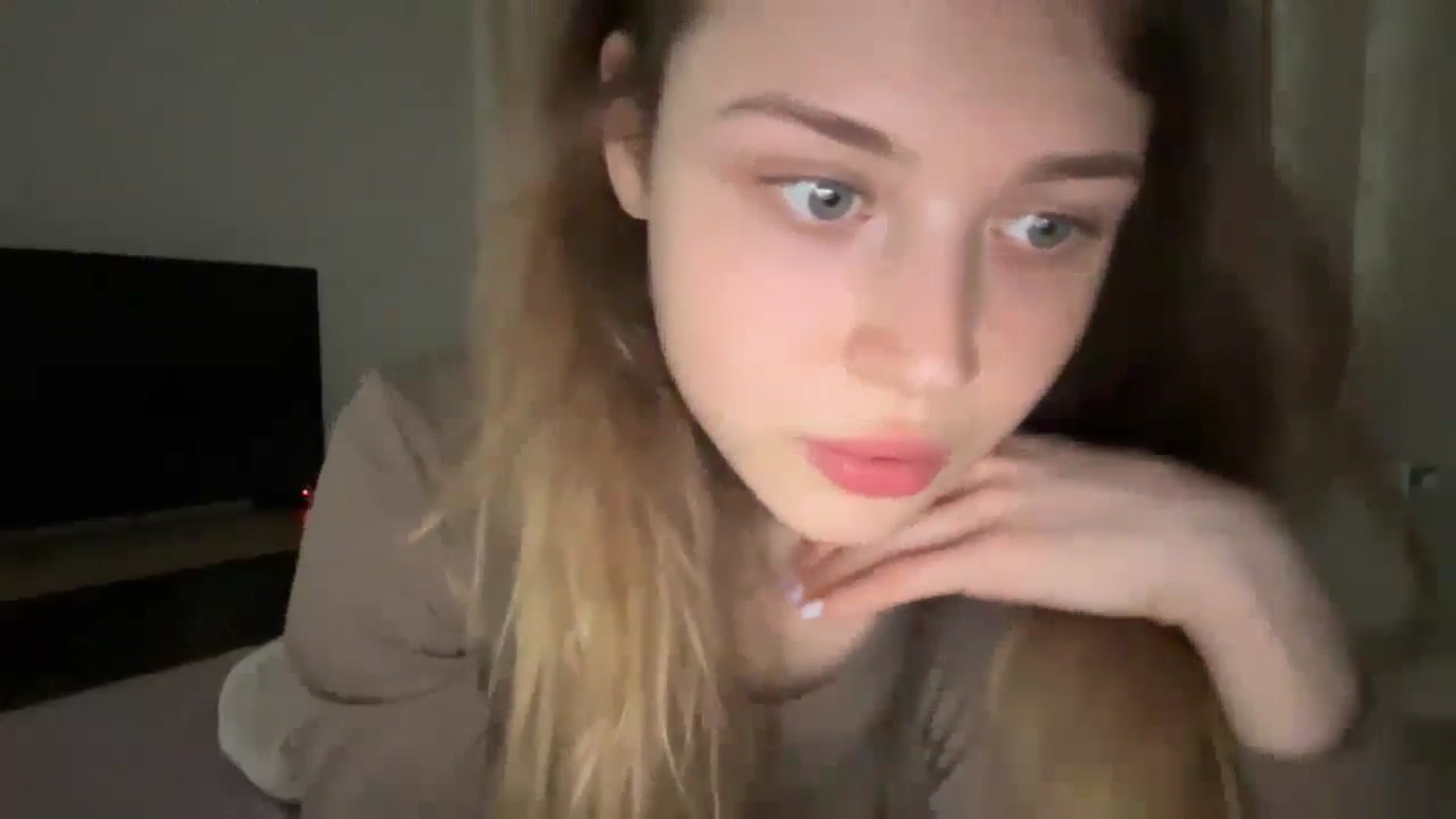 Gallery image thumbnail from Coconut_dream's myfreecams stream on, 06/04/2024, 19:27 image 12 of 20