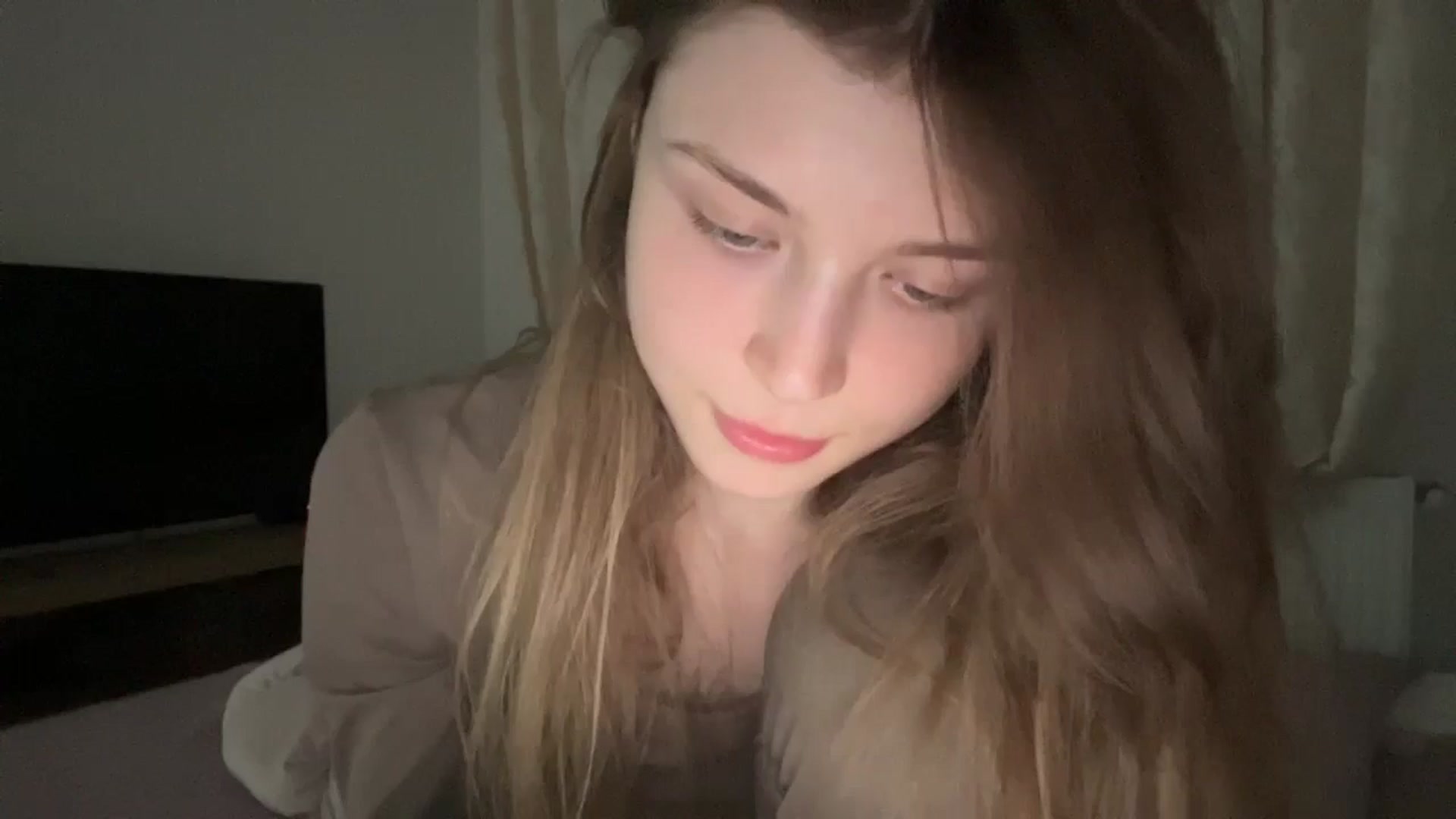 Gallery image thumbnail from Coconut_dream's myfreecams stream on, 06/04/2024, 19:27 image 15 of 20