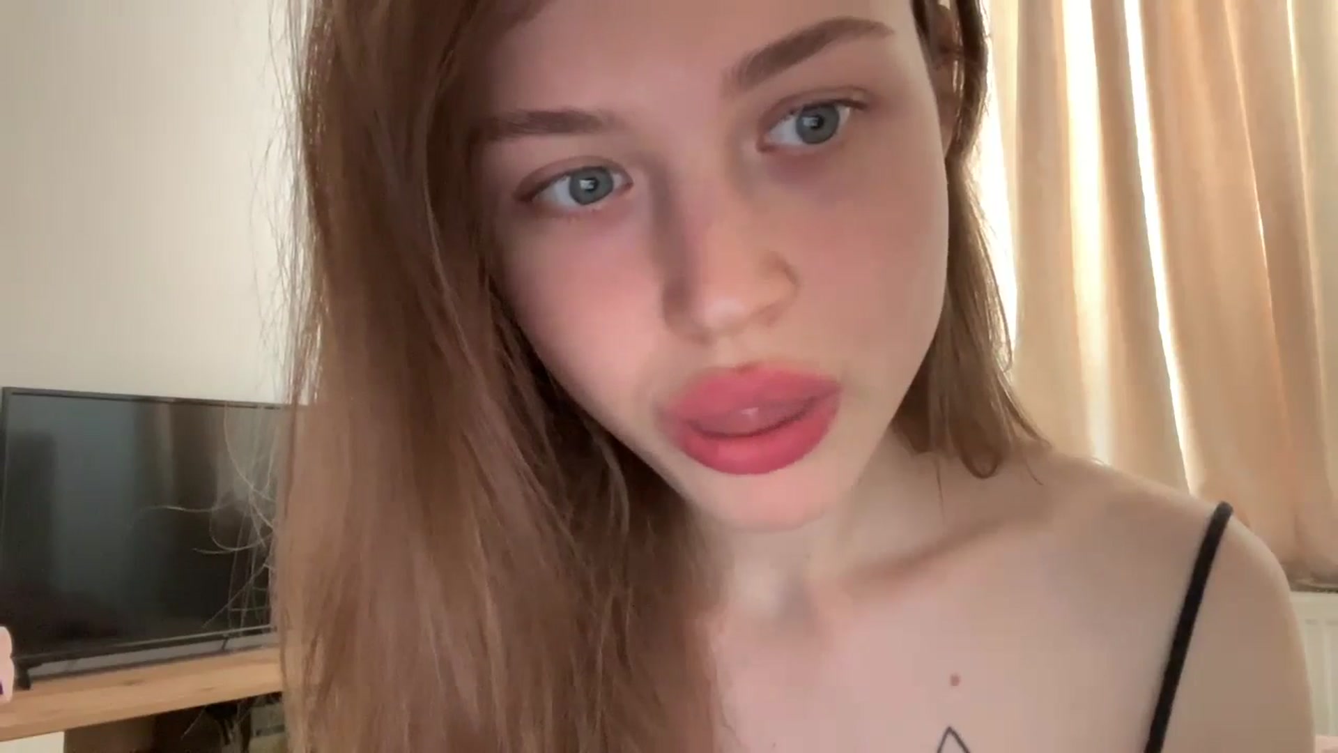 Gallery image thumbnail from Coconut_dream's myfreecams stream on, 06/06/2024, 09:08 image 13 of 20