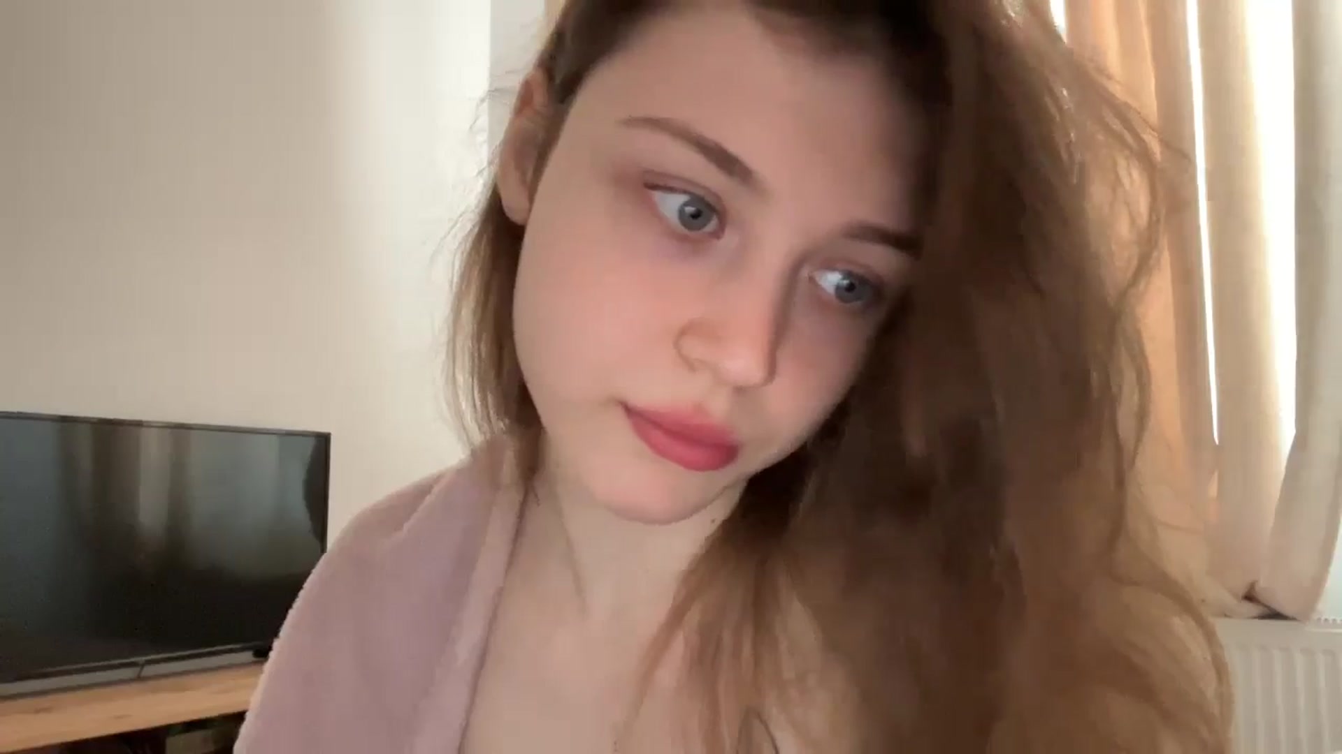 Gallery image thumbnail from Coconut_dream's myfreecams stream on, 06/07/2024, 07:43 image 8 of 20