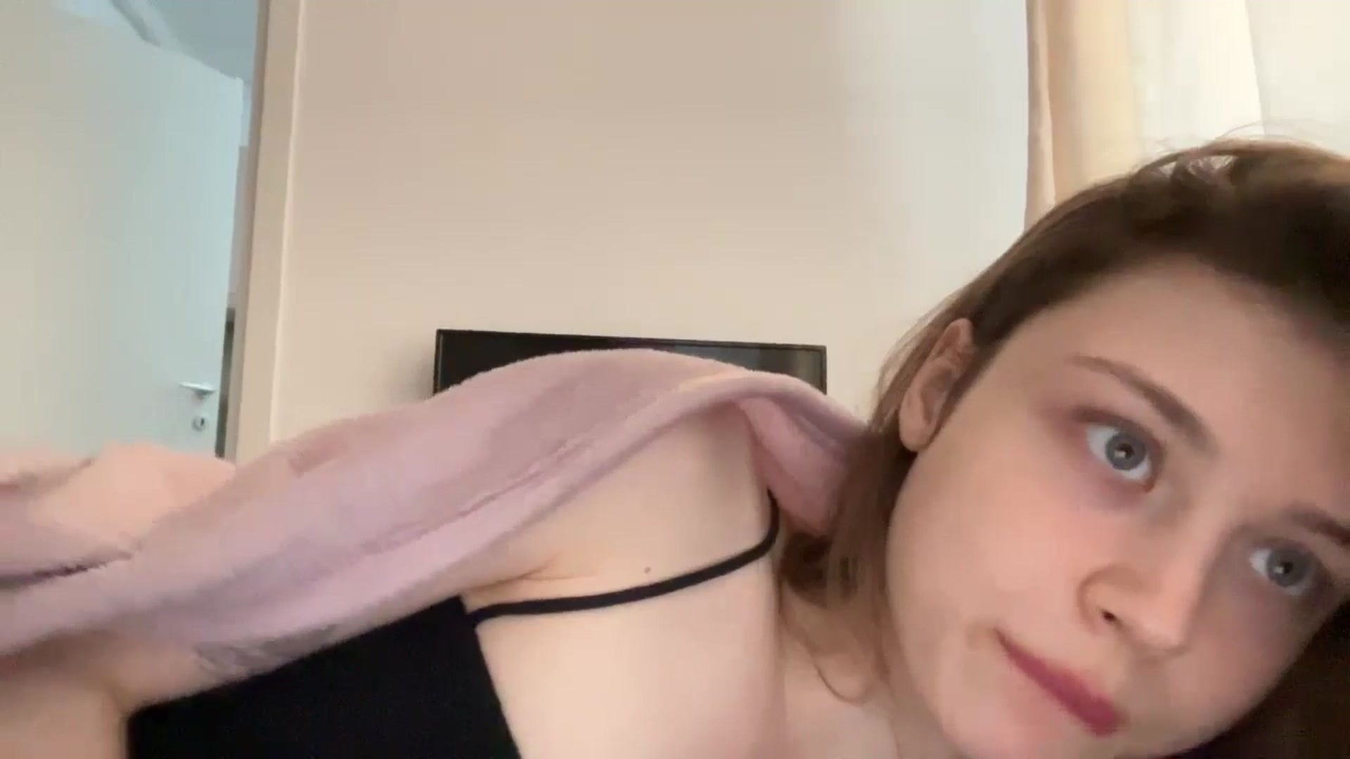 Gallery image thumbnail from Coconut_dream's myfreecams stream on, 06/07/2024, 07:43 image 11 of 20