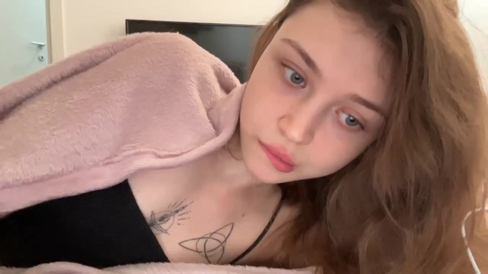 Gallery image thumbnail from Coconut_dream's myfreecams stream on, 06/07/2024, 07:43 image 12 of 20