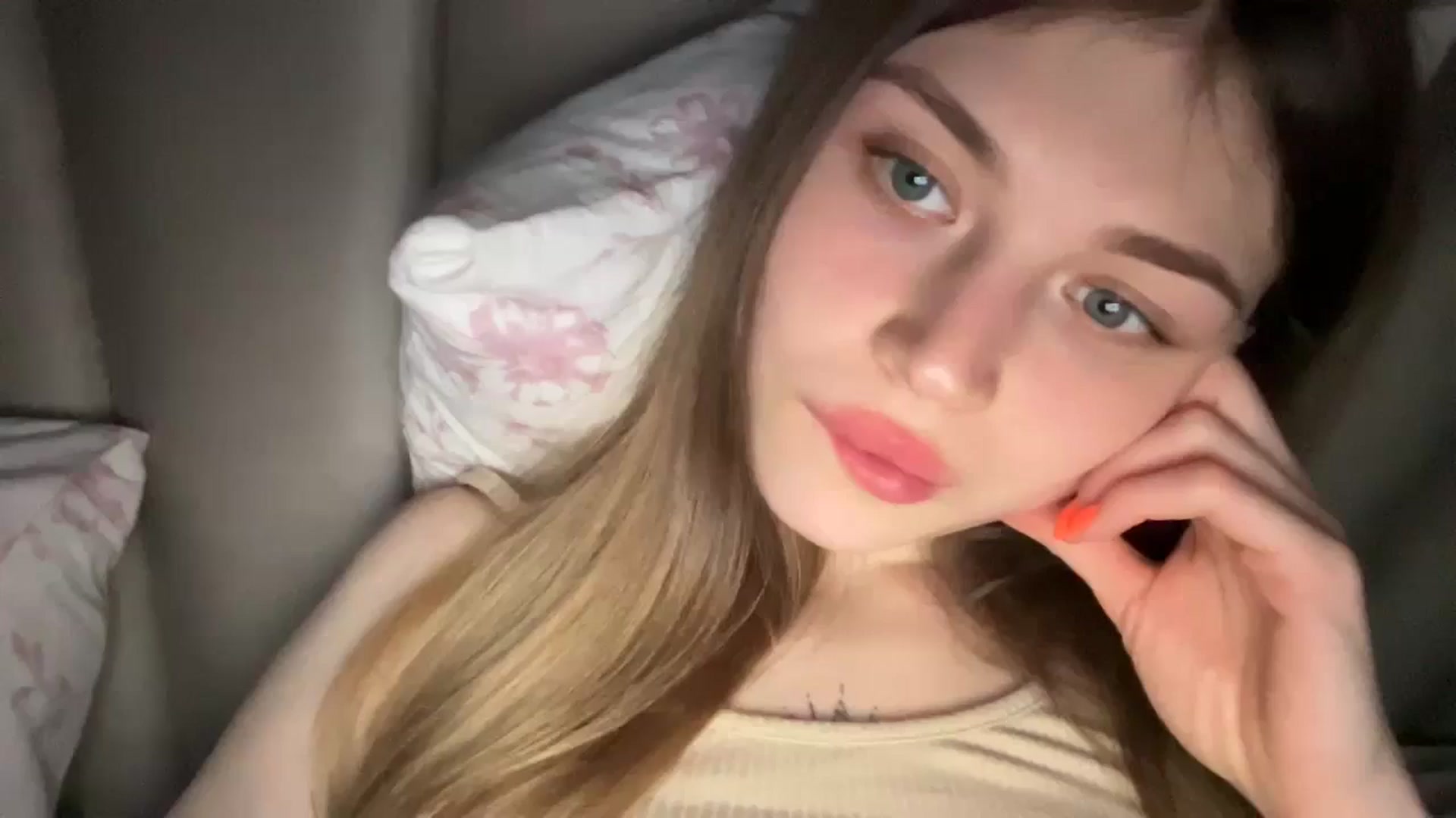 Gallery image thumbnail from Coconut_dream's myfreecams stream on, 06/09/2024, 20:55 image 8 of 20