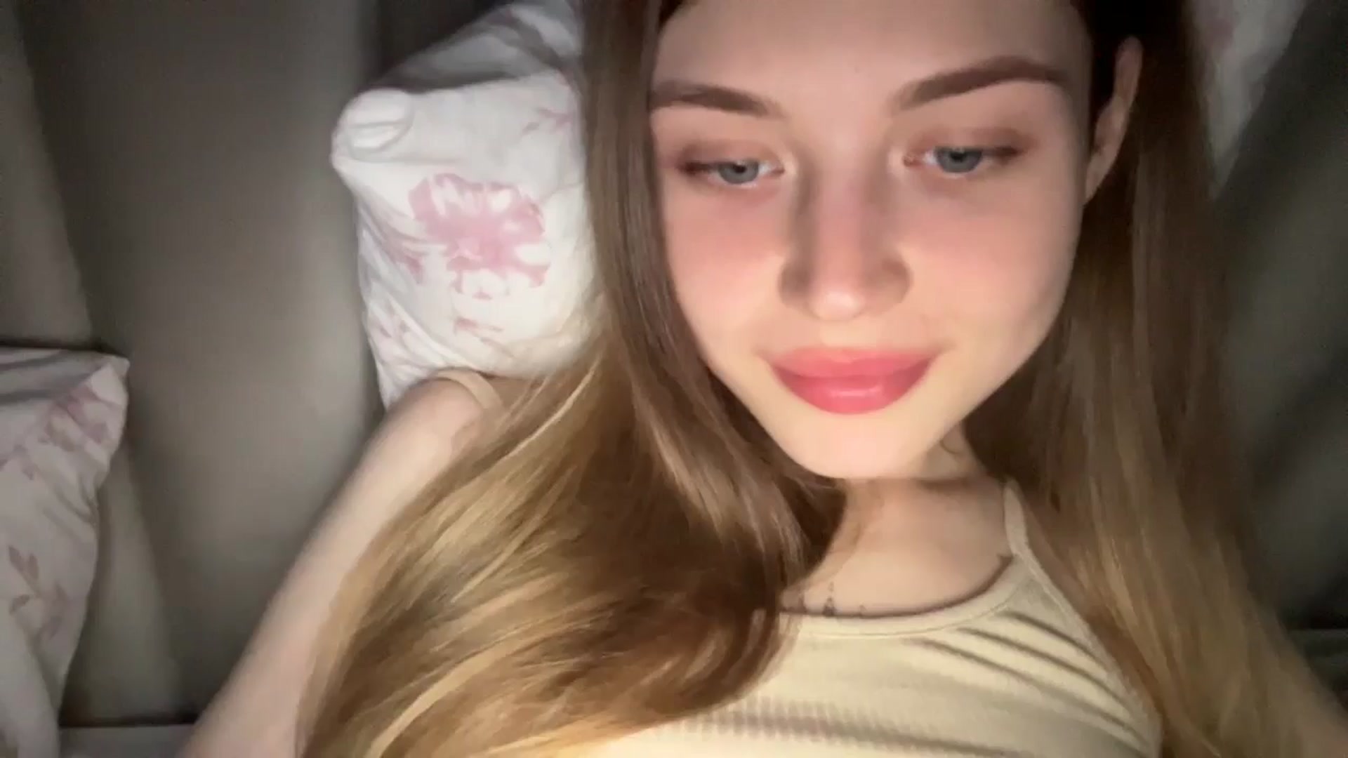 Gallery image thumbnail from Coconut_dream's myfreecams stream on, 06/09/2024, 20:55 image 16 of 20