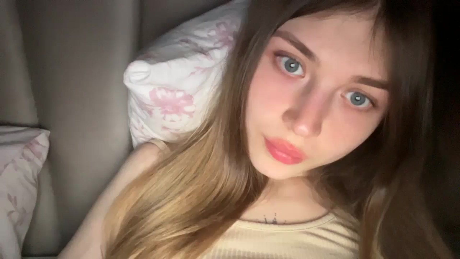 Gallery image thumbnail from Coconut_dream's myfreecams stream on, 06/09/2024, 20:55 image 10 of 20