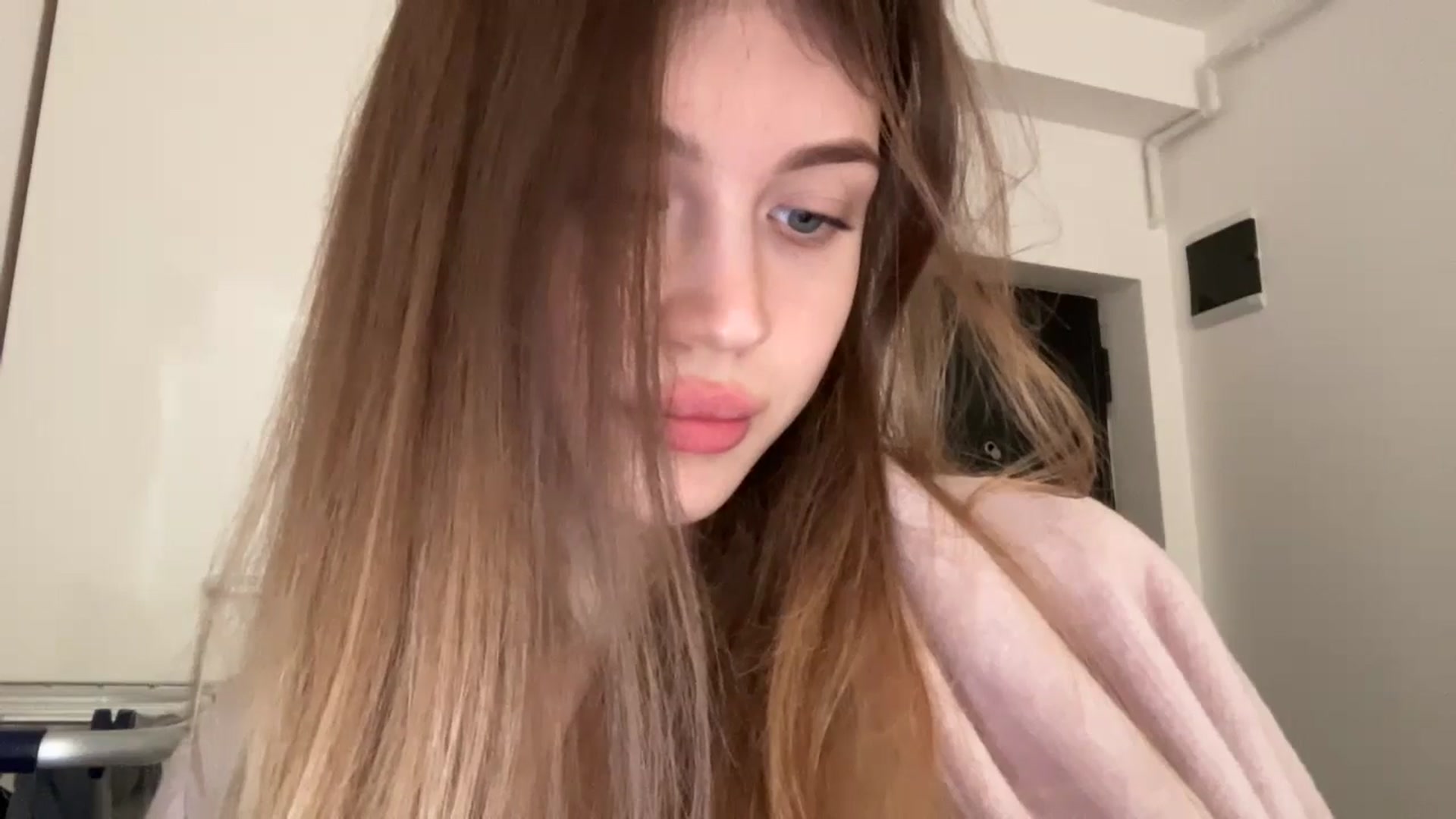 Gallery image thumbnail from Coconut_dream's myfreecams stream on, 06/10/2024, 08:03 image 4 of 20