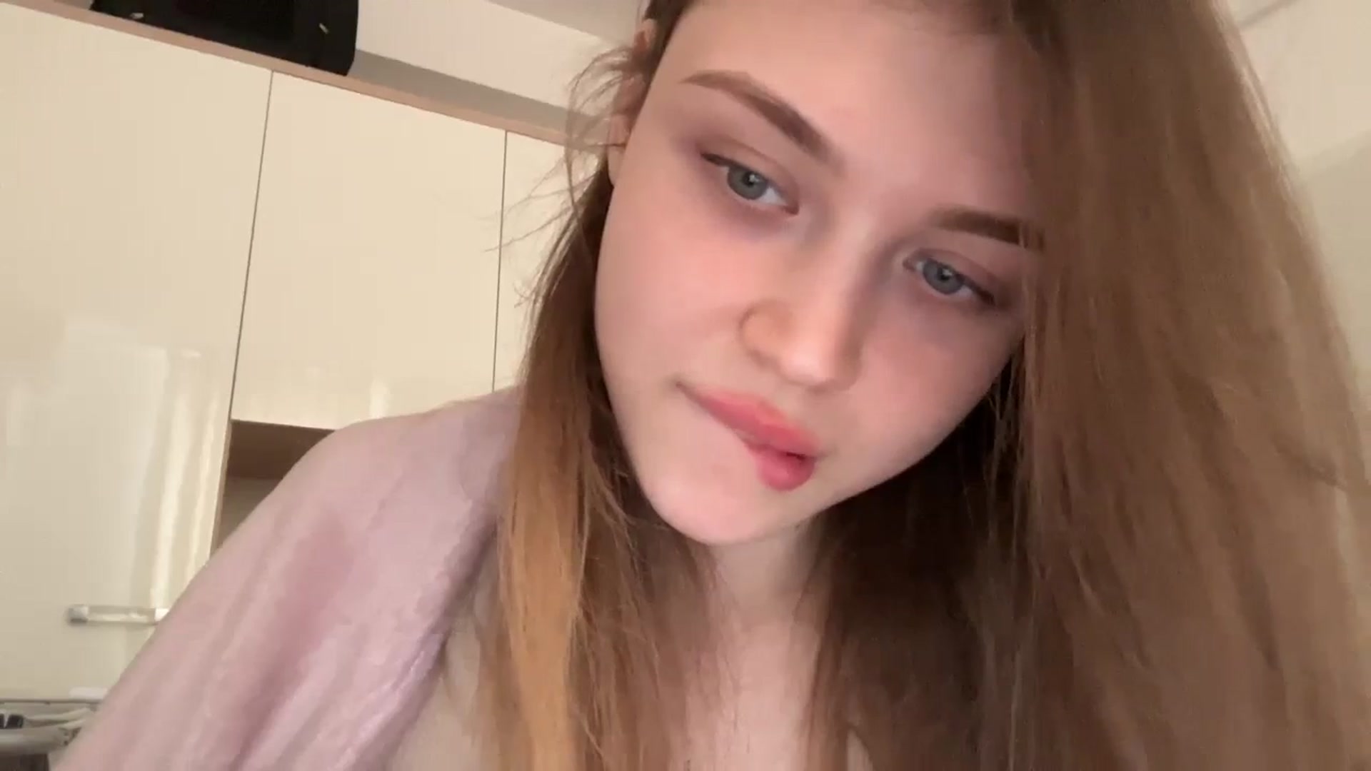 Gallery image thumbnail from Coconut_dream's myfreecams stream on, 06/10/2024, 08:03 image 15 of 20