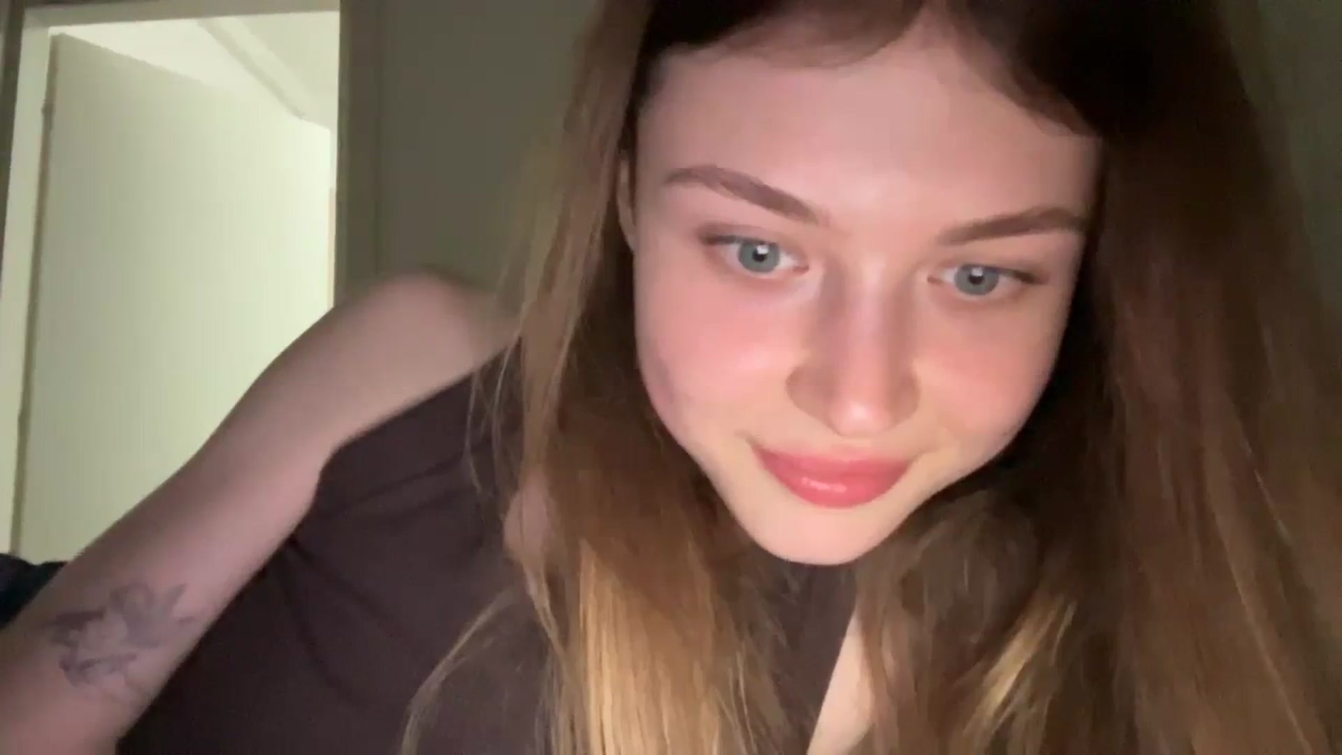 Gallery image thumbnail from Coconut_dream's myfreecams stream on, 06/12/2024, 19:04 image 18 of 20