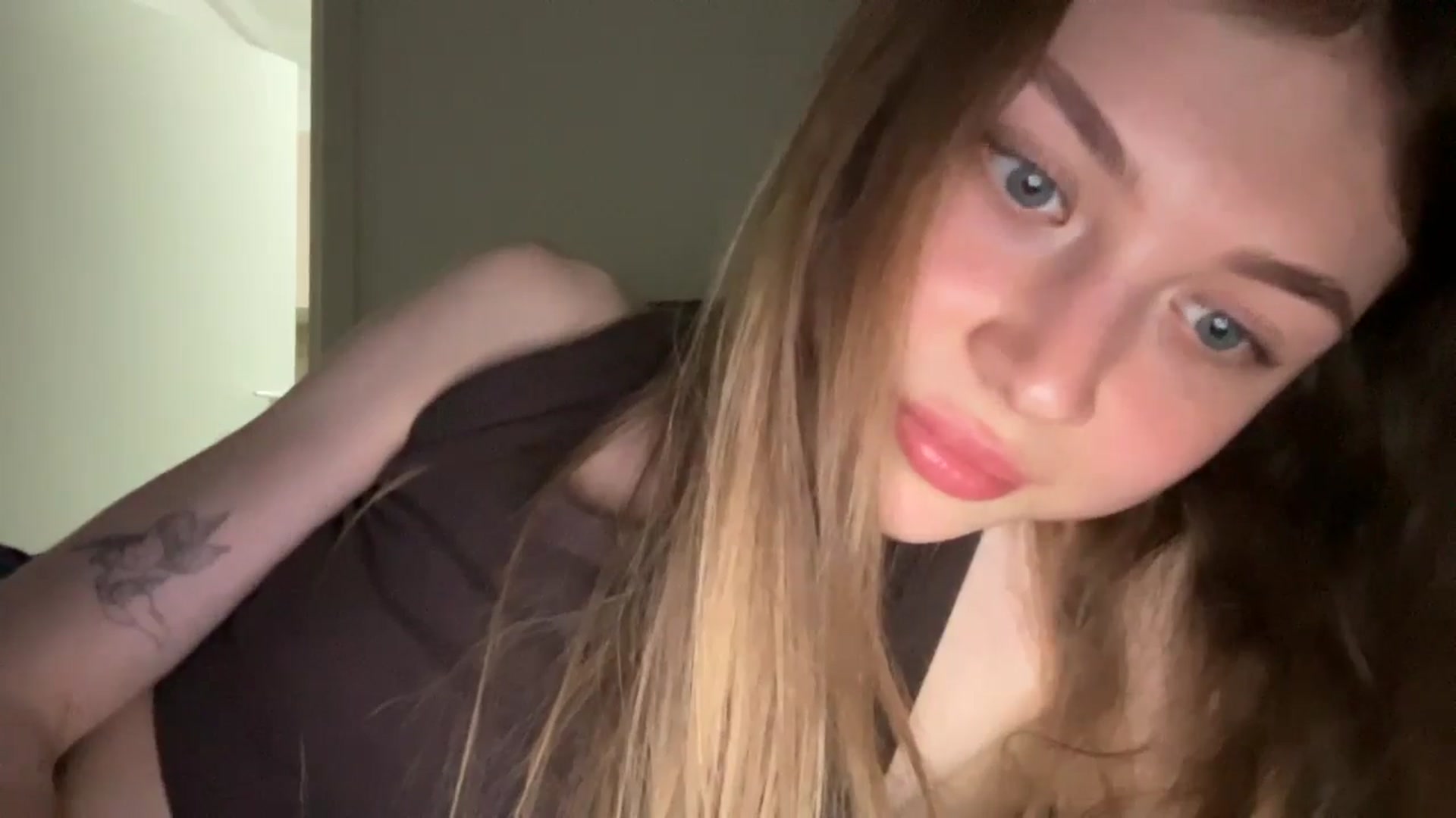 Gallery image thumbnail from Coconut_dream's myfreecams stream on, 06/12/2024, 19:04 image 16 of 20