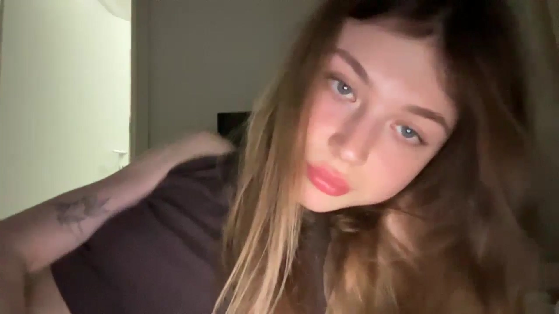 Gallery image thumbnail from Coconut_dream's myfreecams stream on, 06/12/2024, 19:28 image 4 of 20