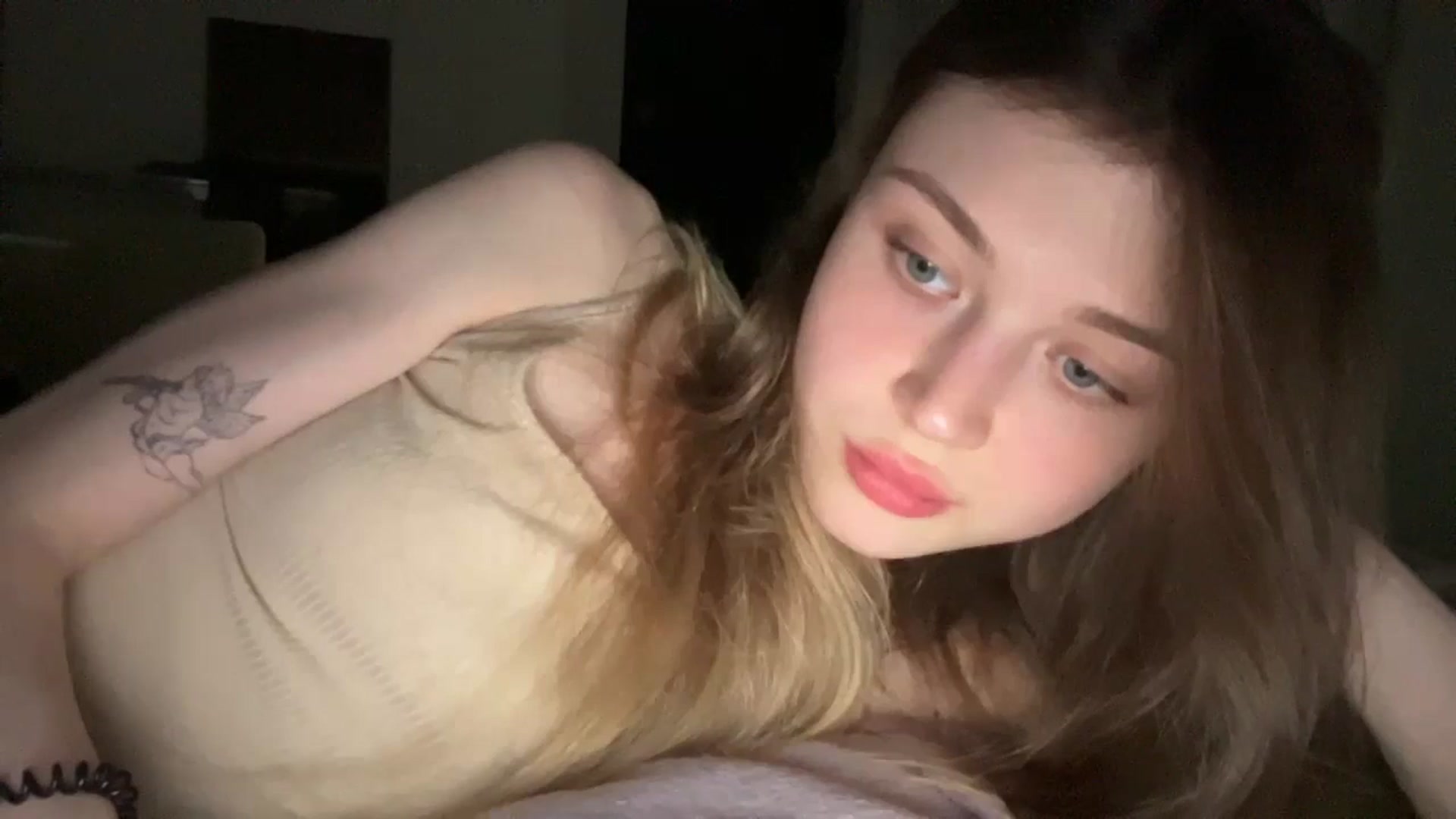 Gallery image thumbnail from Coconut_dream's myfreecams stream on, 06/13/2024, 20:10 image 18 of 20