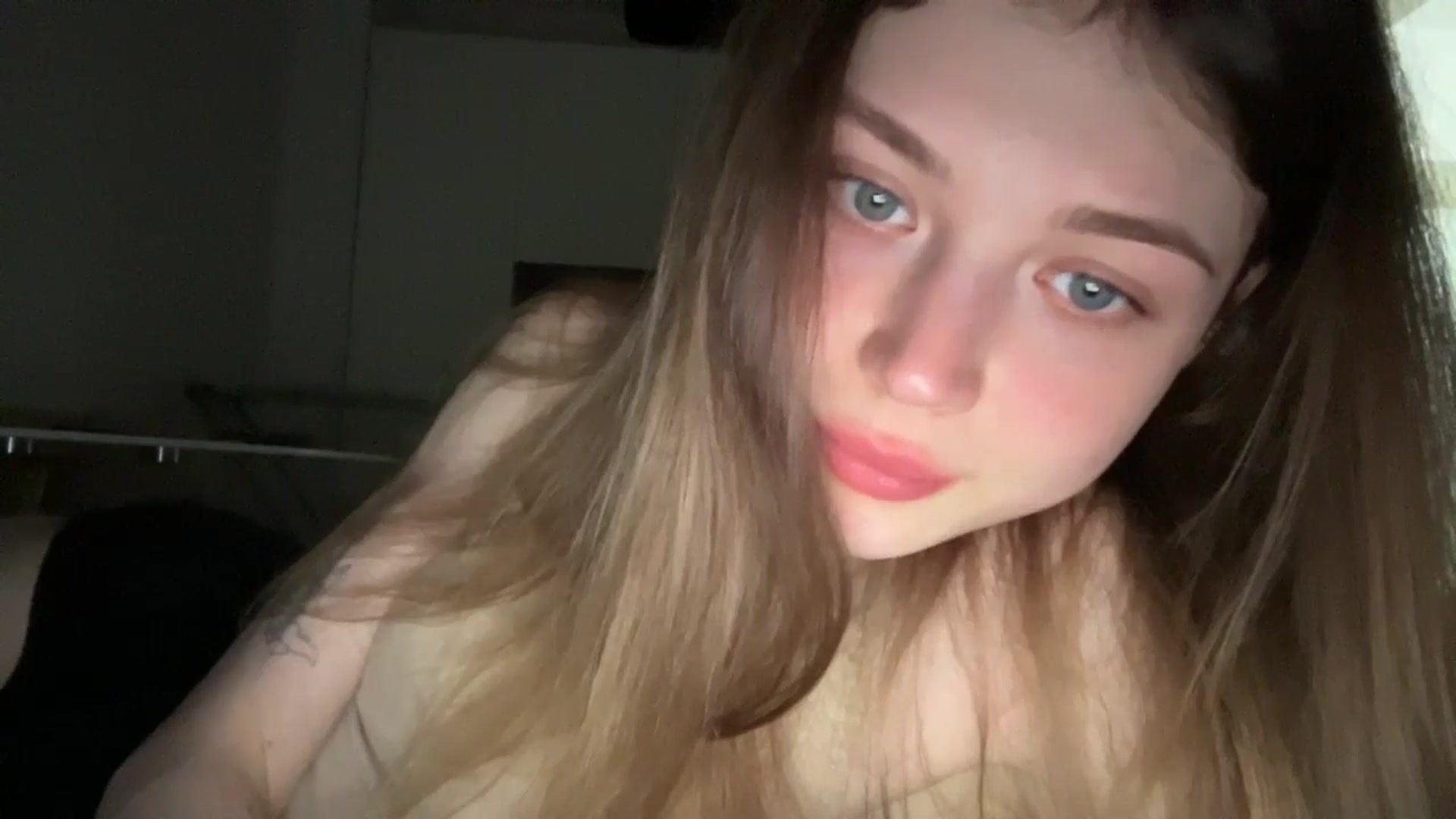 Gallery image thumbnail from Coconut_dream's myfreecams stream on, 06/13/2024, 20:10 image 10 of 20