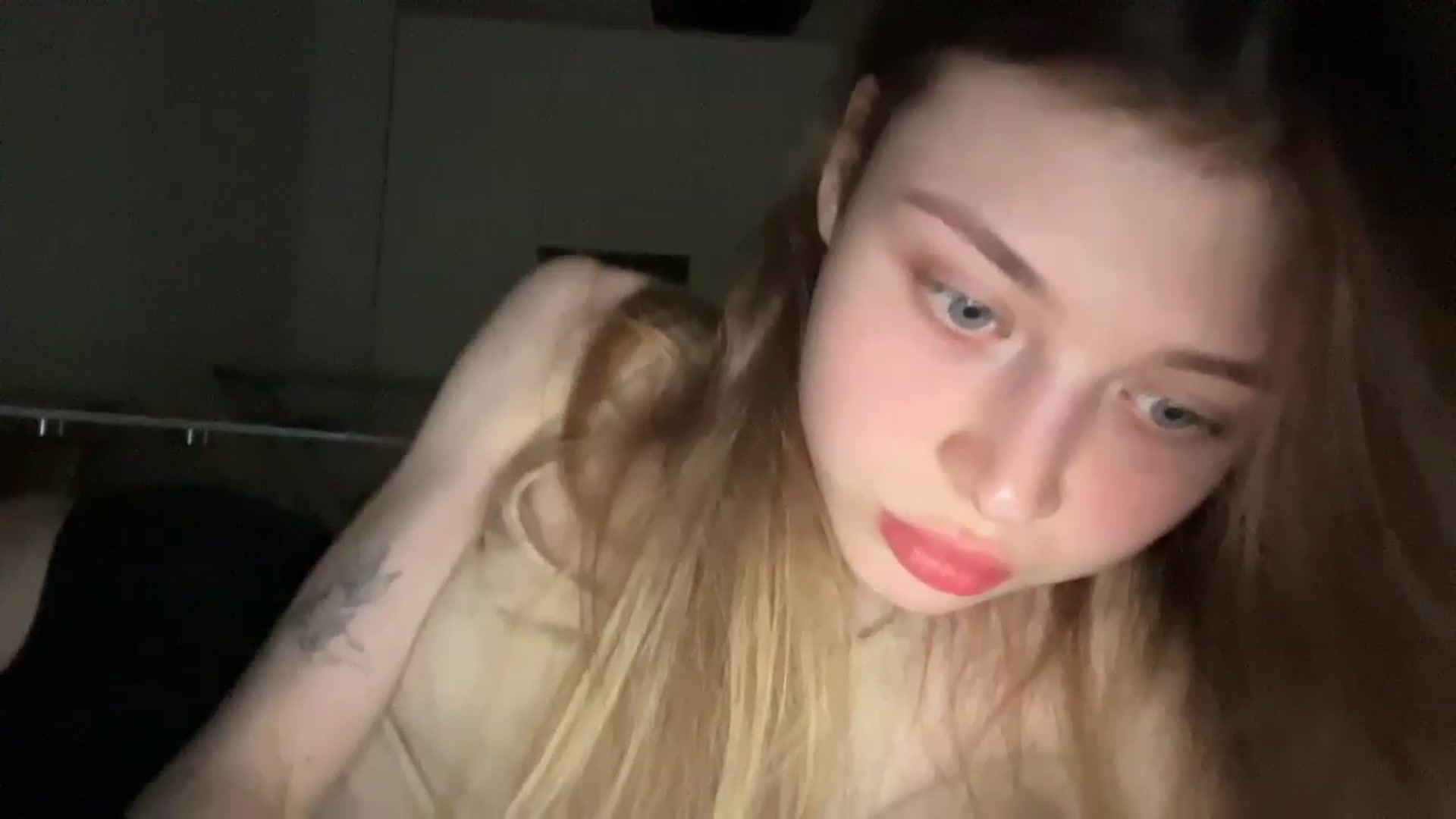 Gallery image thumbnail from Coconut_dream's myfreecams stream on, 06/13/2024, 20:10 image 17 of 20
