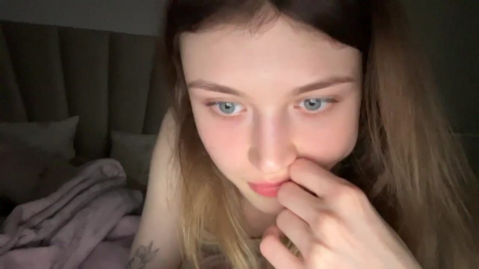 Gallery image thumbnail from Coconut_dream's myfreecams stream on, 06/13/2024, 20:34 image 10 of 20
