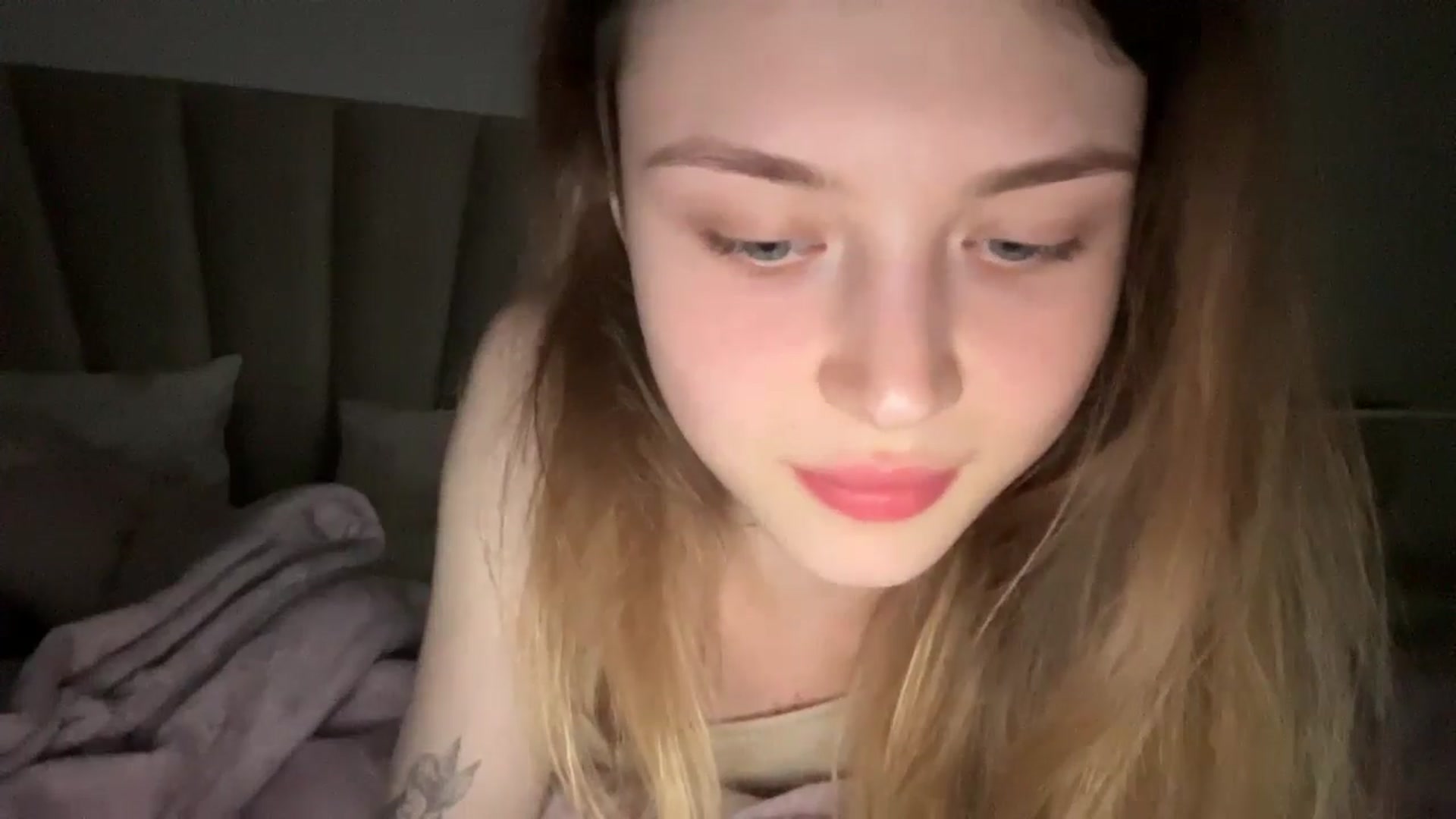 Gallery image thumbnail from Coconut_dream's myfreecams stream on, 06/13/2024, 20:34 image 7 of 20
