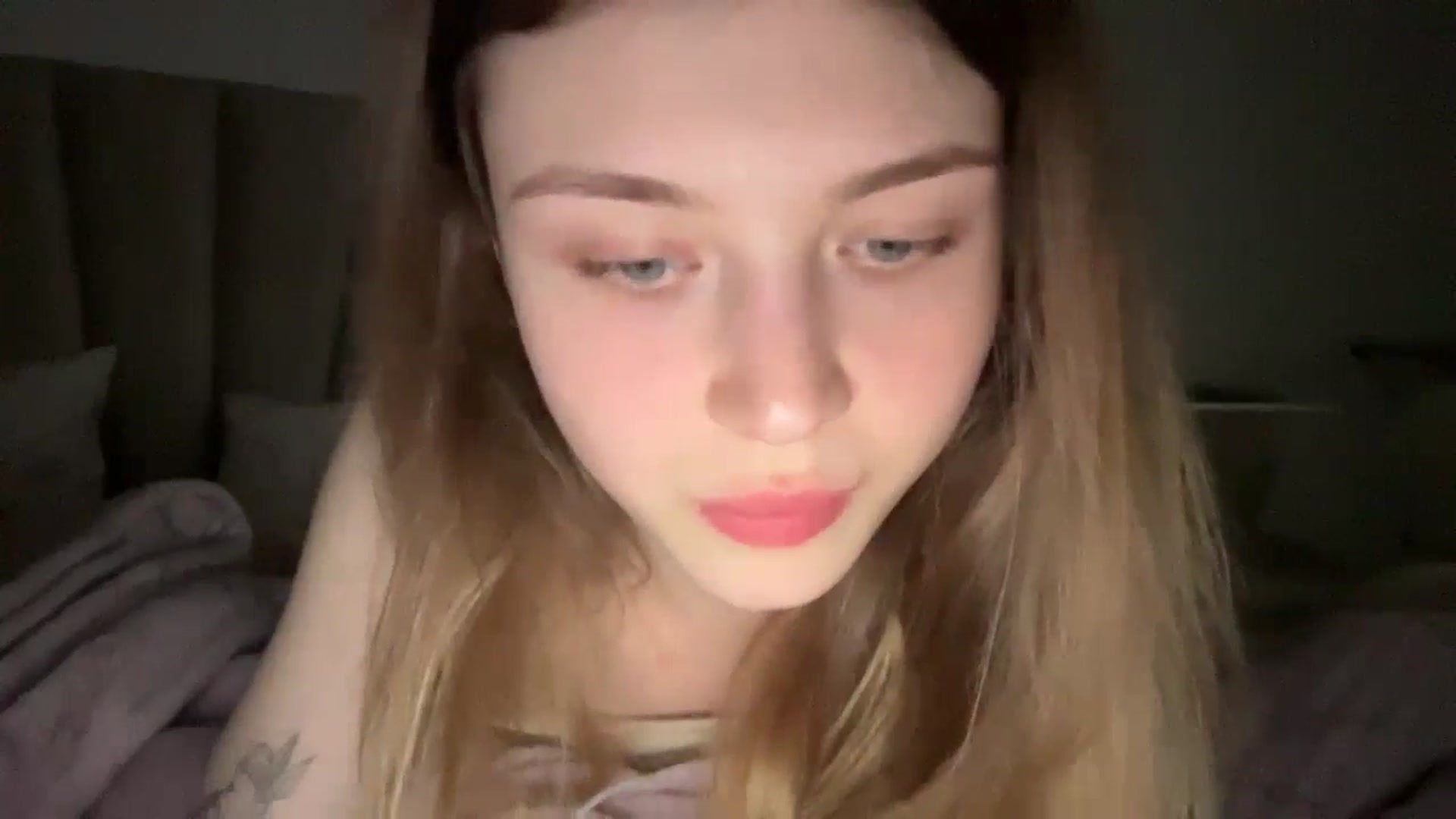 Gallery image thumbnail from Coconut_dream's myfreecams stream on, 06/13/2024, 20:34 image 17 of 20