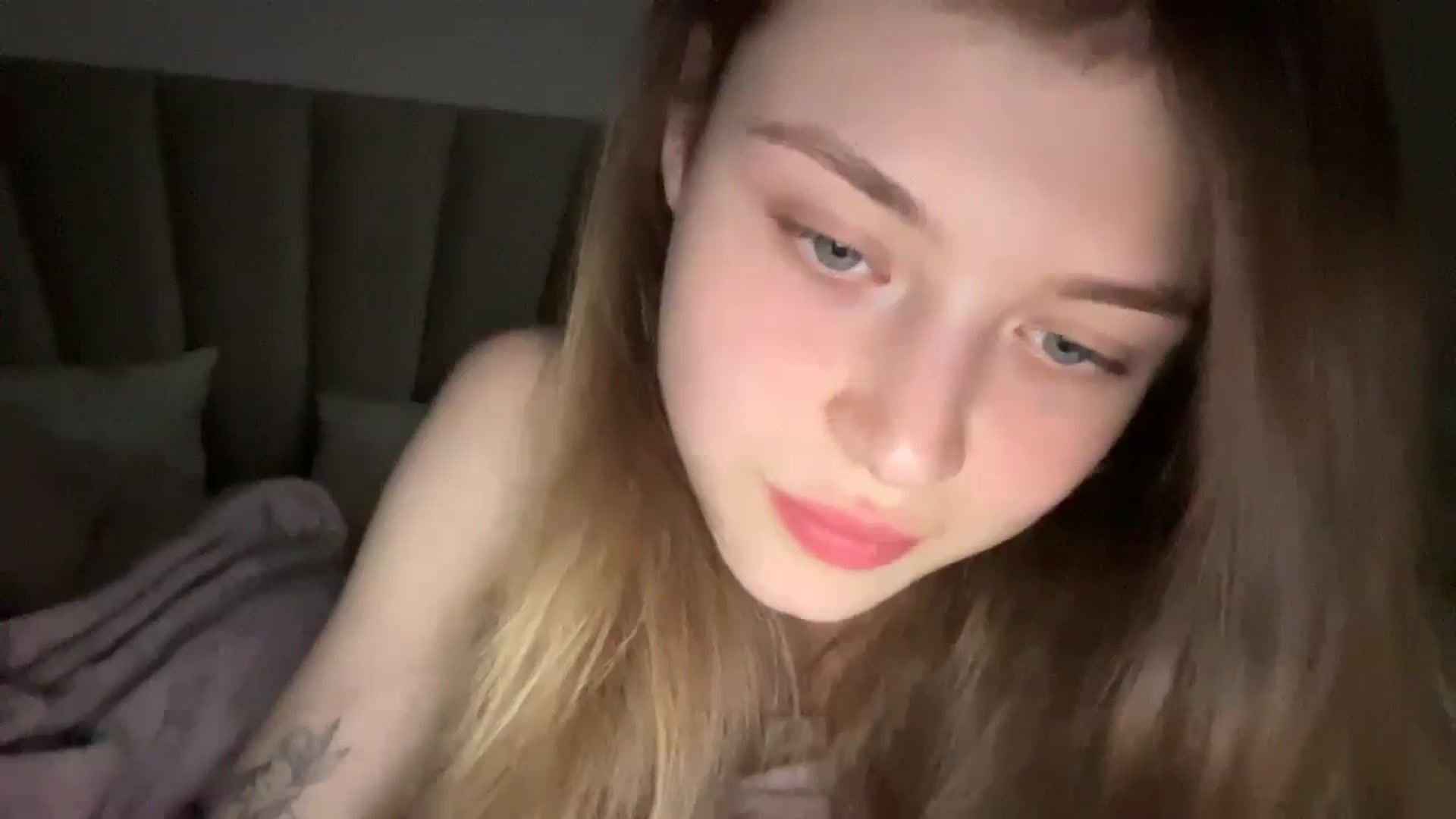 Gallery image thumbnail from Coconut_dream's myfreecams stream on, 06/13/2024, 20:34 image 20 of 20
