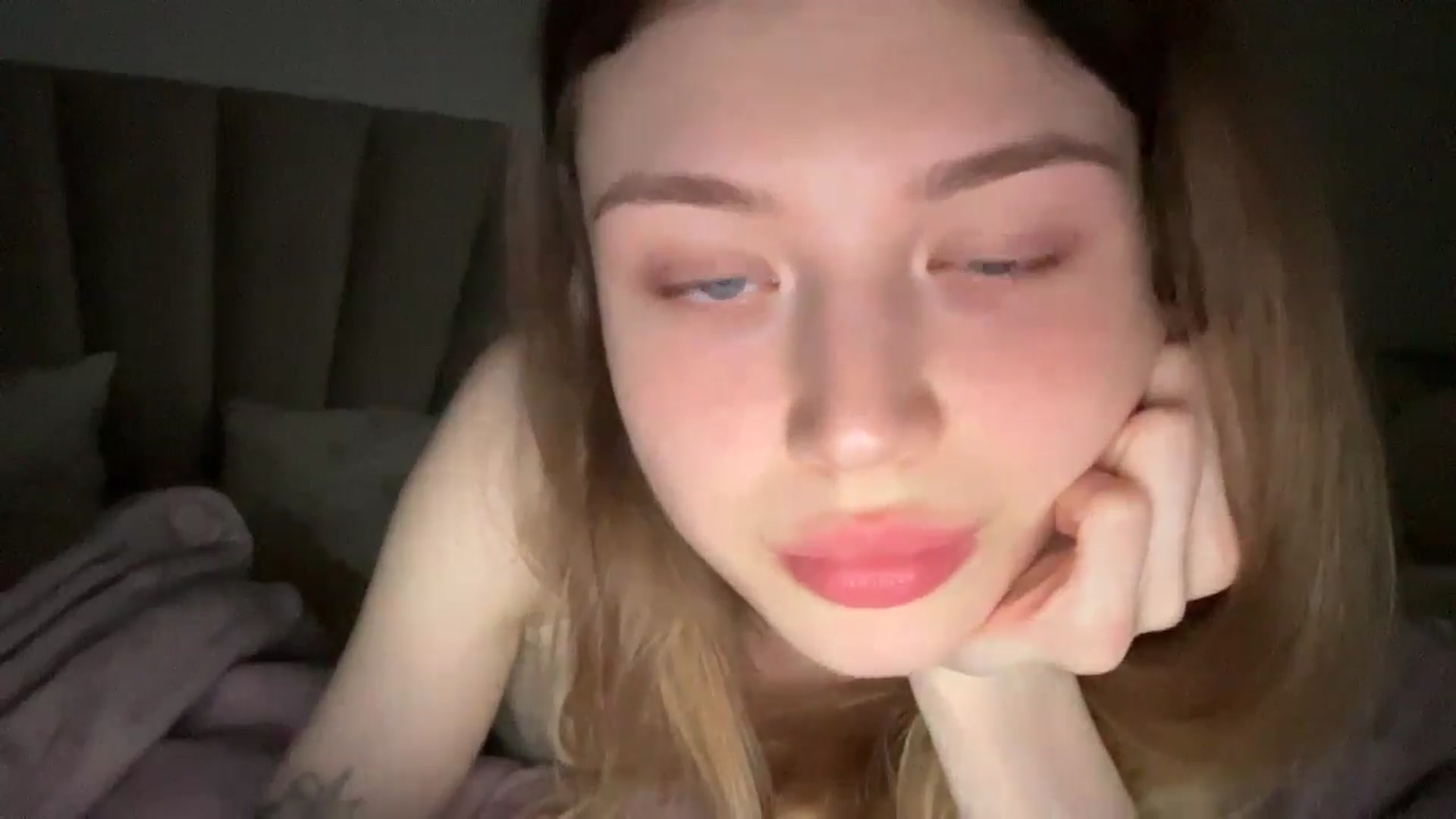 Gallery image thumbnail from Coconut_dream's myfreecams stream on, 06/13/2024, 20:34 image 14 of 20