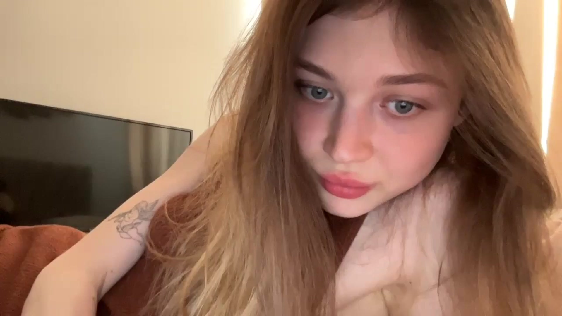 Gallery image thumbnail from Coconut_dream's myfreecams stream on, 06/16/2024, 13:23 image 1 of 20