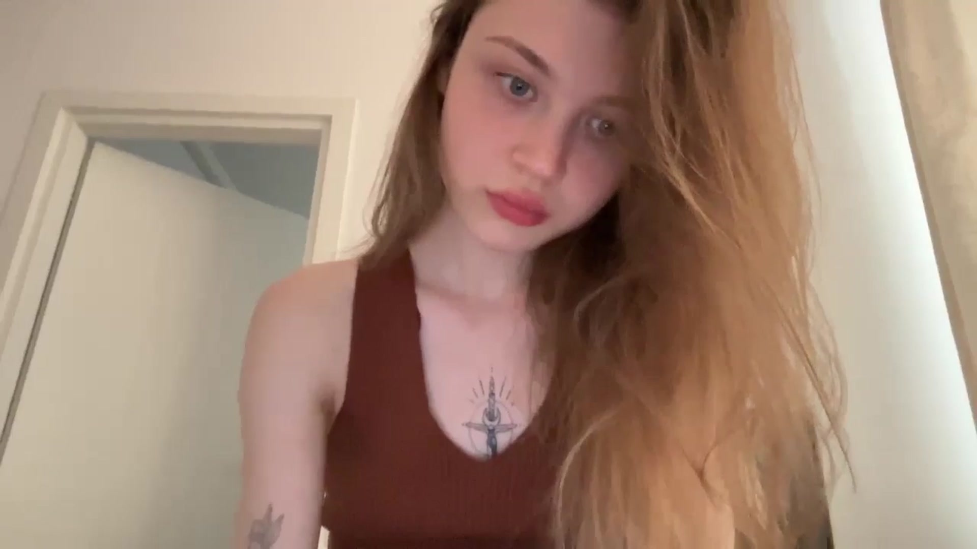 Gallery image thumbnail from Coconut_dream's myfreecams stream on, 06/16/2024, 13:23 image 10 of 20