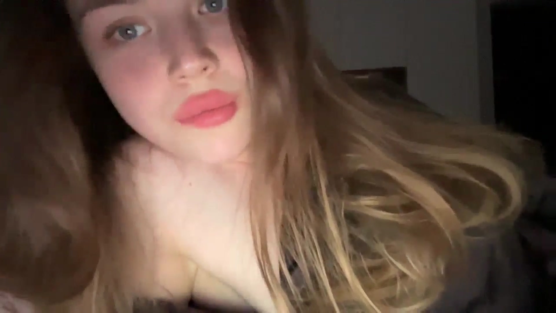 Gallery image thumbnail from Coconut_dream's myfreecams stream on, 06/18/2024, 19:53 image 3 of 20