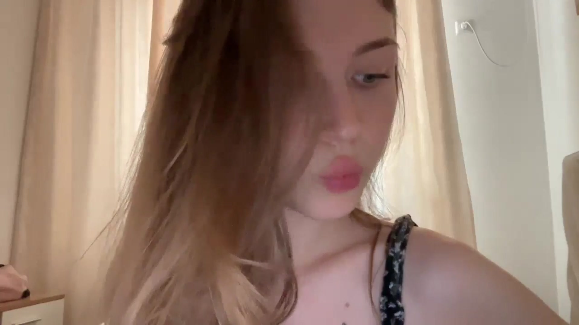 Gallery image thumbnail from Coconut_dream's myfreecams stream on, 06/19/2024, 07:37 image 15 of 20