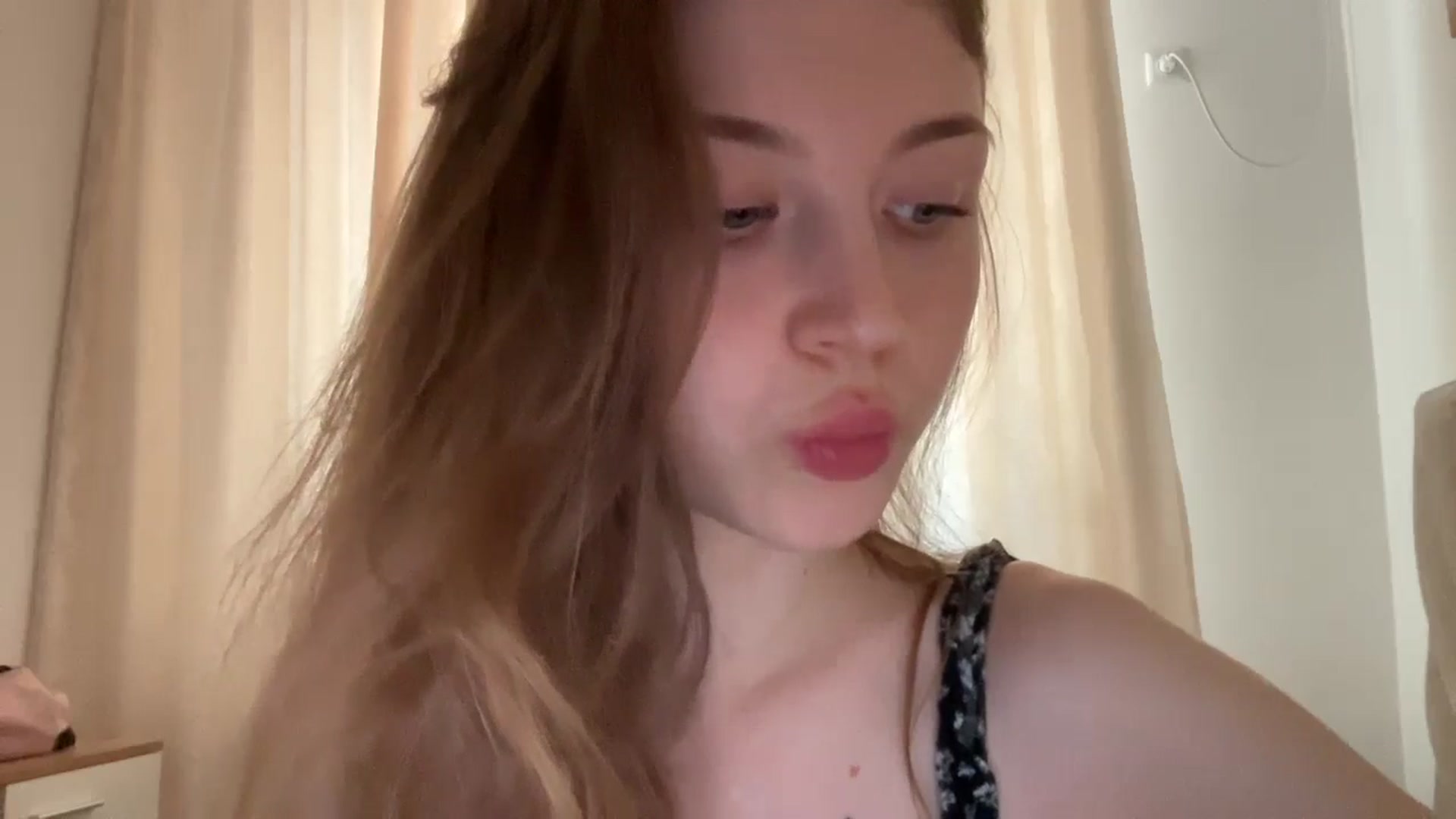Gallery image thumbnail from Coconut_dream's myfreecams stream on, 06/19/2024, 07:37 image 14 of 20