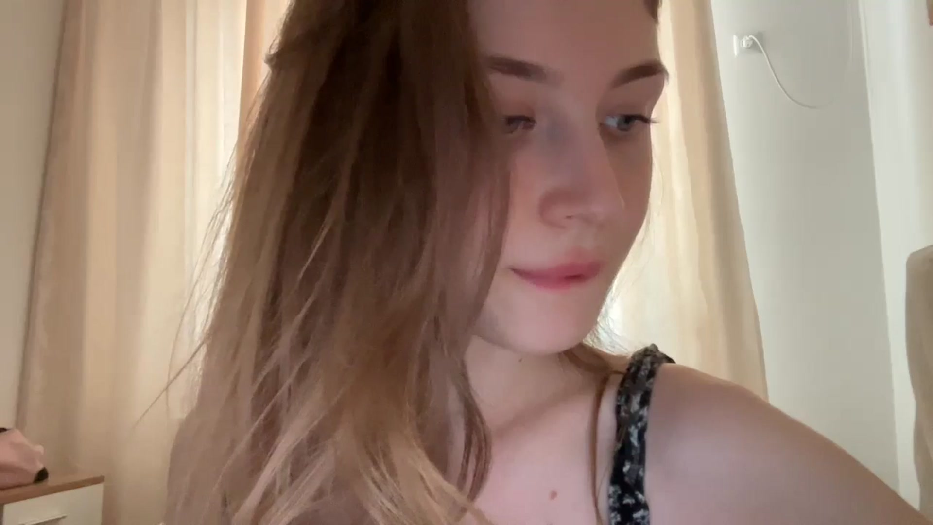 Gallery image thumbnail from Coconut_dream's myfreecams stream on, 06/19/2024, 07:37 image 17 of 20