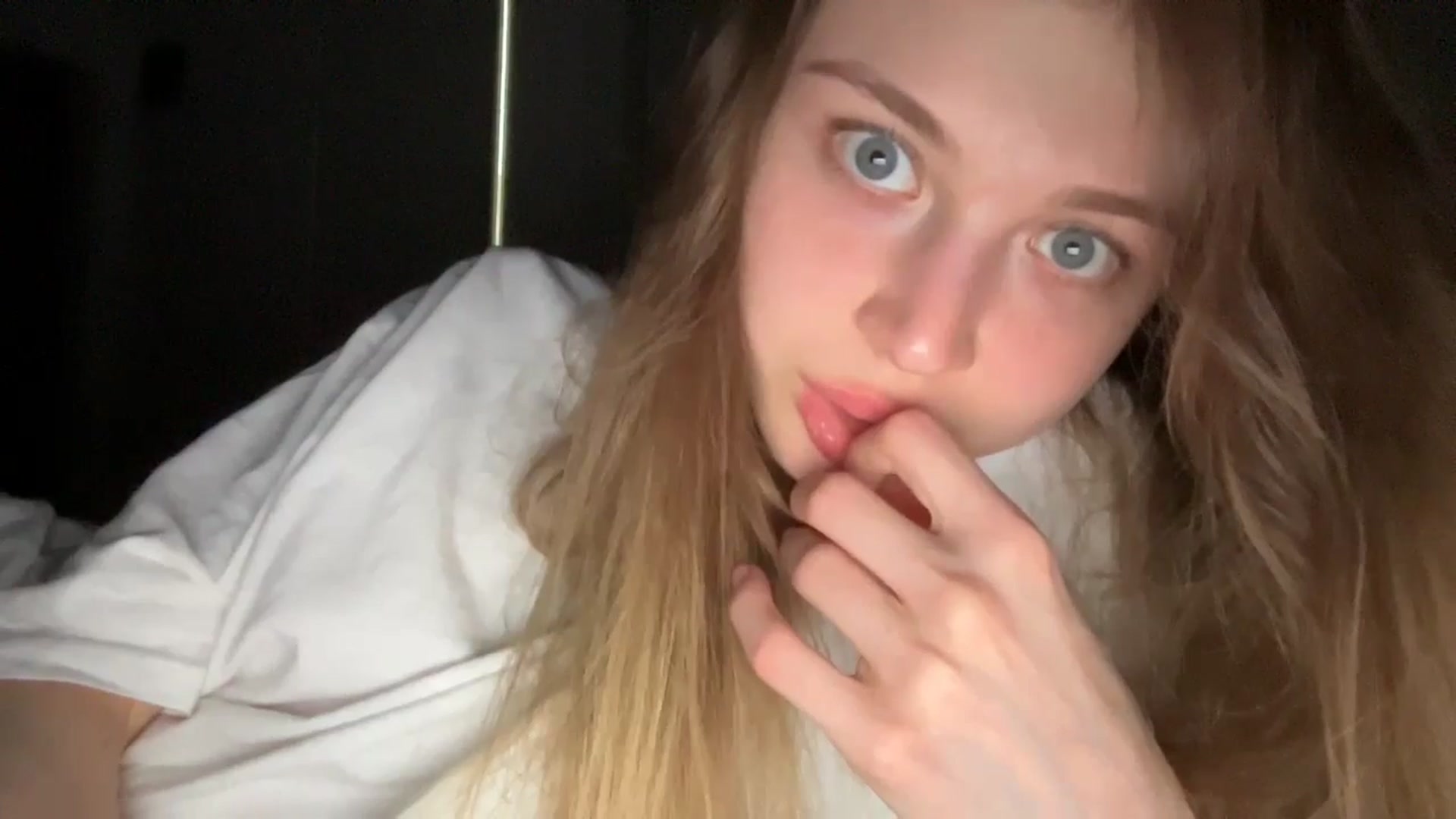 Gallery image thumbnail from Coconut_dream's myfreecams stream on, 06/20/2024, 19:43 image 15 of 20