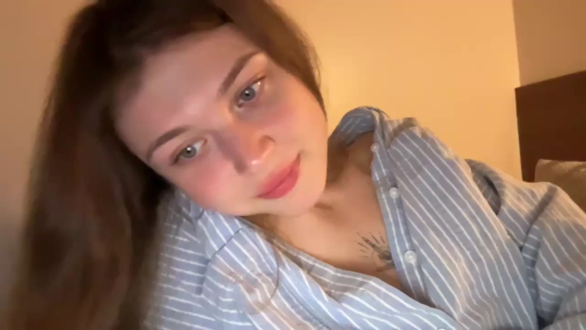 Gallery image thumbnail from Coconut_dream's myfreecams stream on, 06/21/2024, 21:54 image 5 of 20