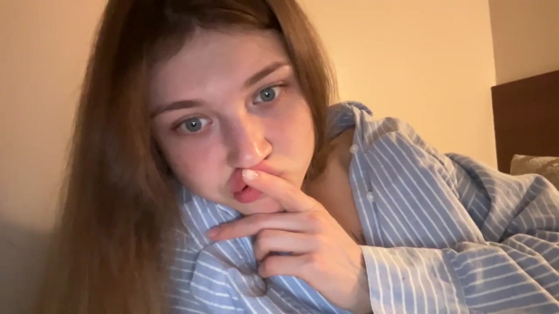 Gallery image thumbnail from Coconut_dream's myfreecams stream on, 06/21/2024, 21:54 image 6 of 20