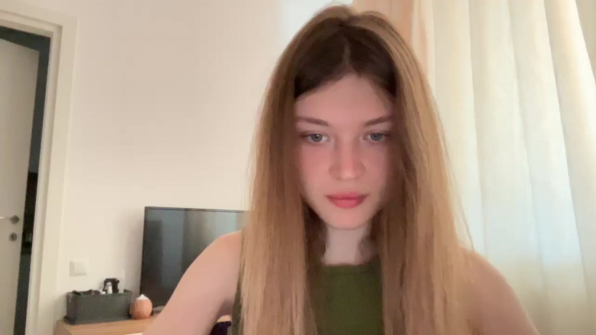 Gallery image thumbnail from Coconut_dream's myfreecams stream on, 06/25/2024, 08:58 image 9 of 20