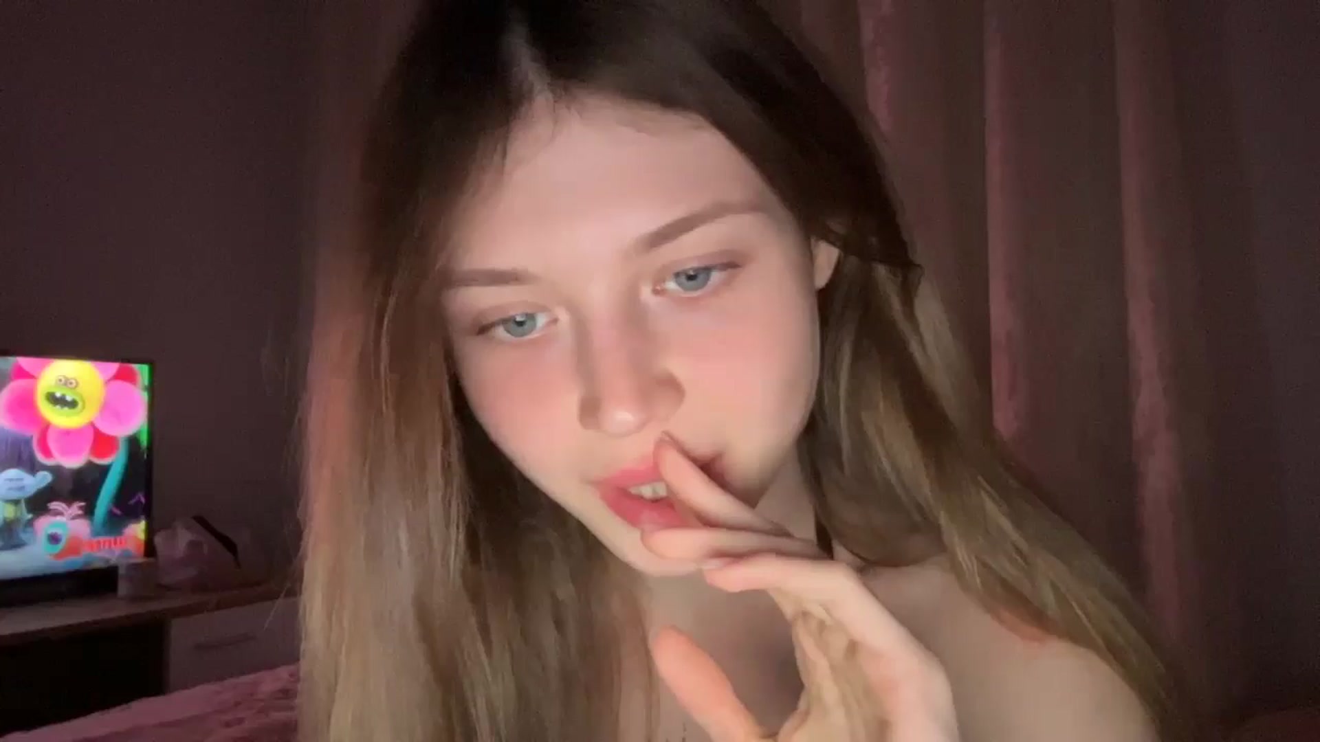 Gallery image thumbnail from Coconut_dream's myfreecams stream on, 06/26/2024, 20:21 image 10 of 20