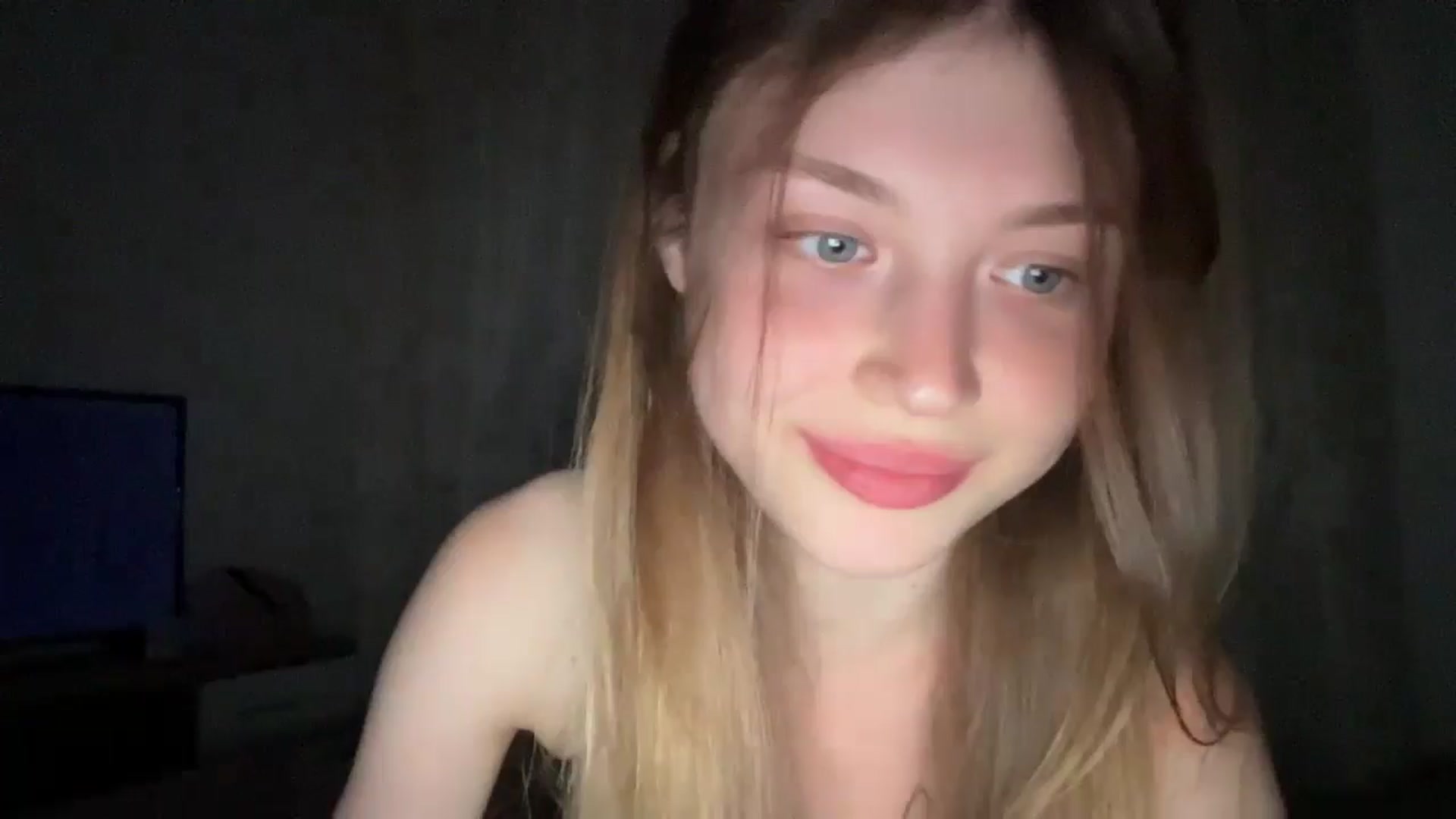 Gallery image thumbnail from Coconut_dream's myfreecams stream on, 06/26/2024, 20:21 image 6 of 20