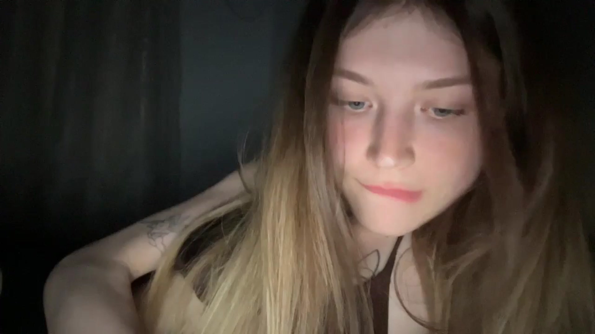 Gallery image thumbnail from Coconut_dream's myfreecams stream on, 06/26/2024, 20:21 image 18 of 20
