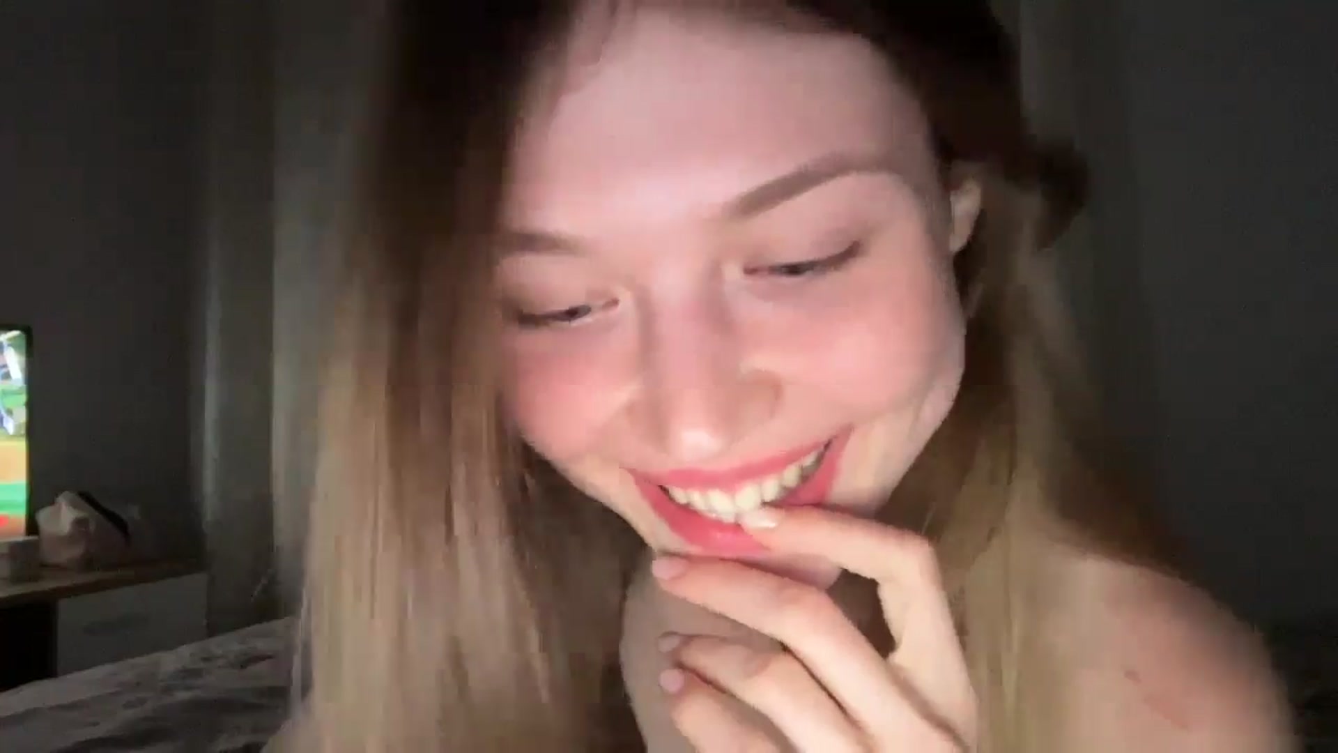 Gallery image thumbnail from Coconut_dream's myfreecams stream on, 06/26/2024, 20:21 image 16 of 20